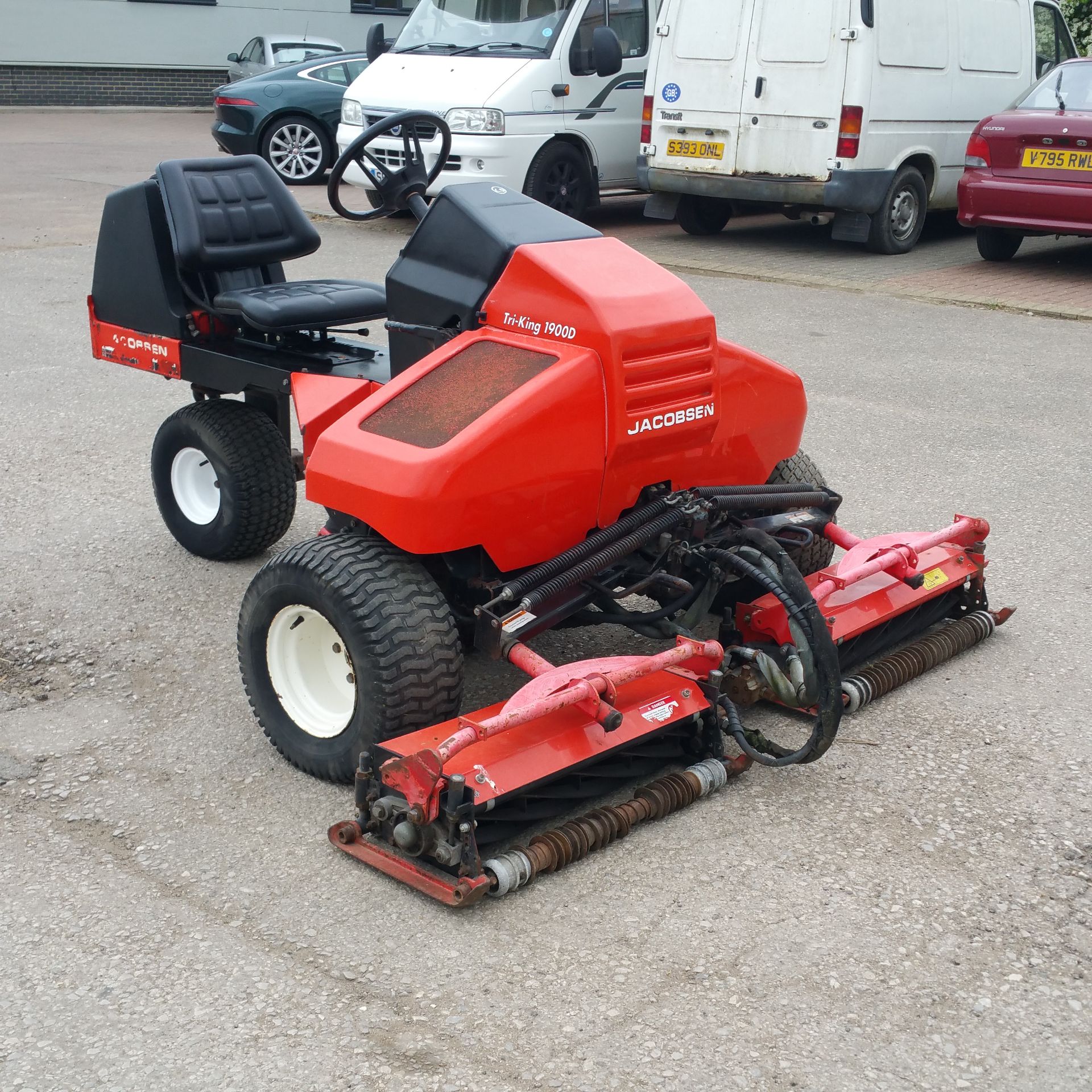 Jacobsen 1900D mower   Triple cylinder   3 cylinder diesel   Hydraulic lift   Hydrostatic drive