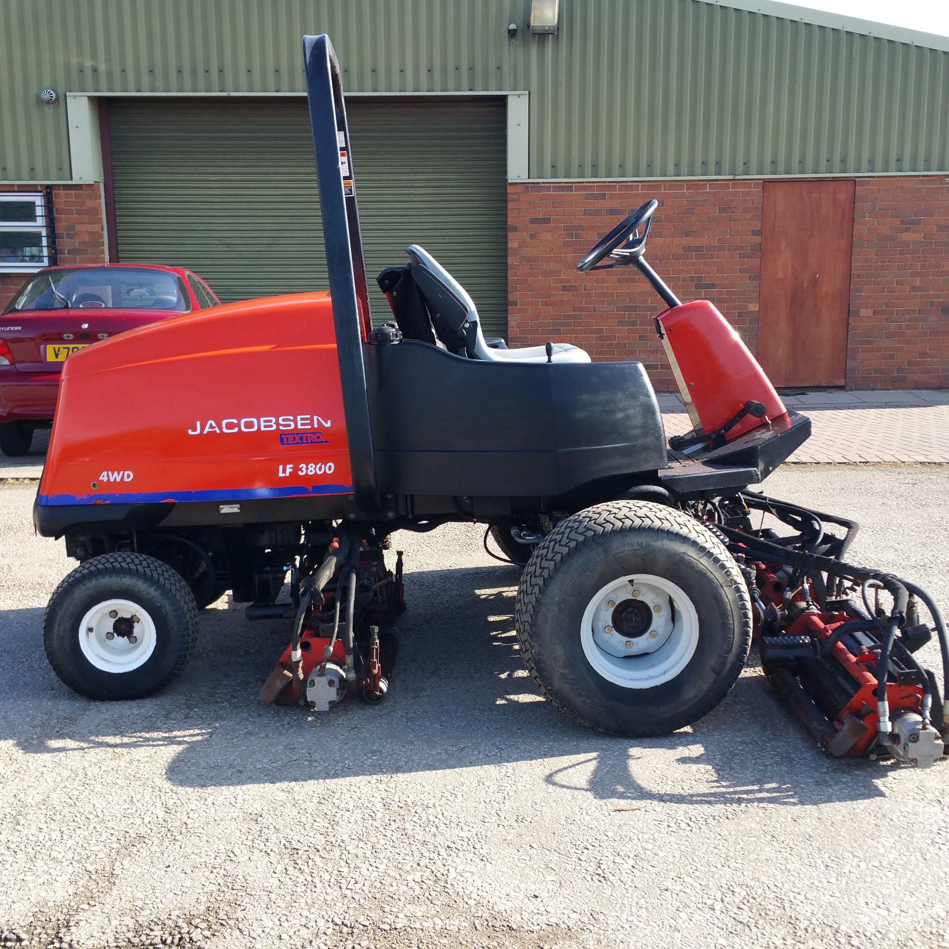 Jacobsen Lf3800 mower   5 cutting cylinders   Hydraulic lift   Hydrostatic drive   4 wheel drive - Image 5 of 5