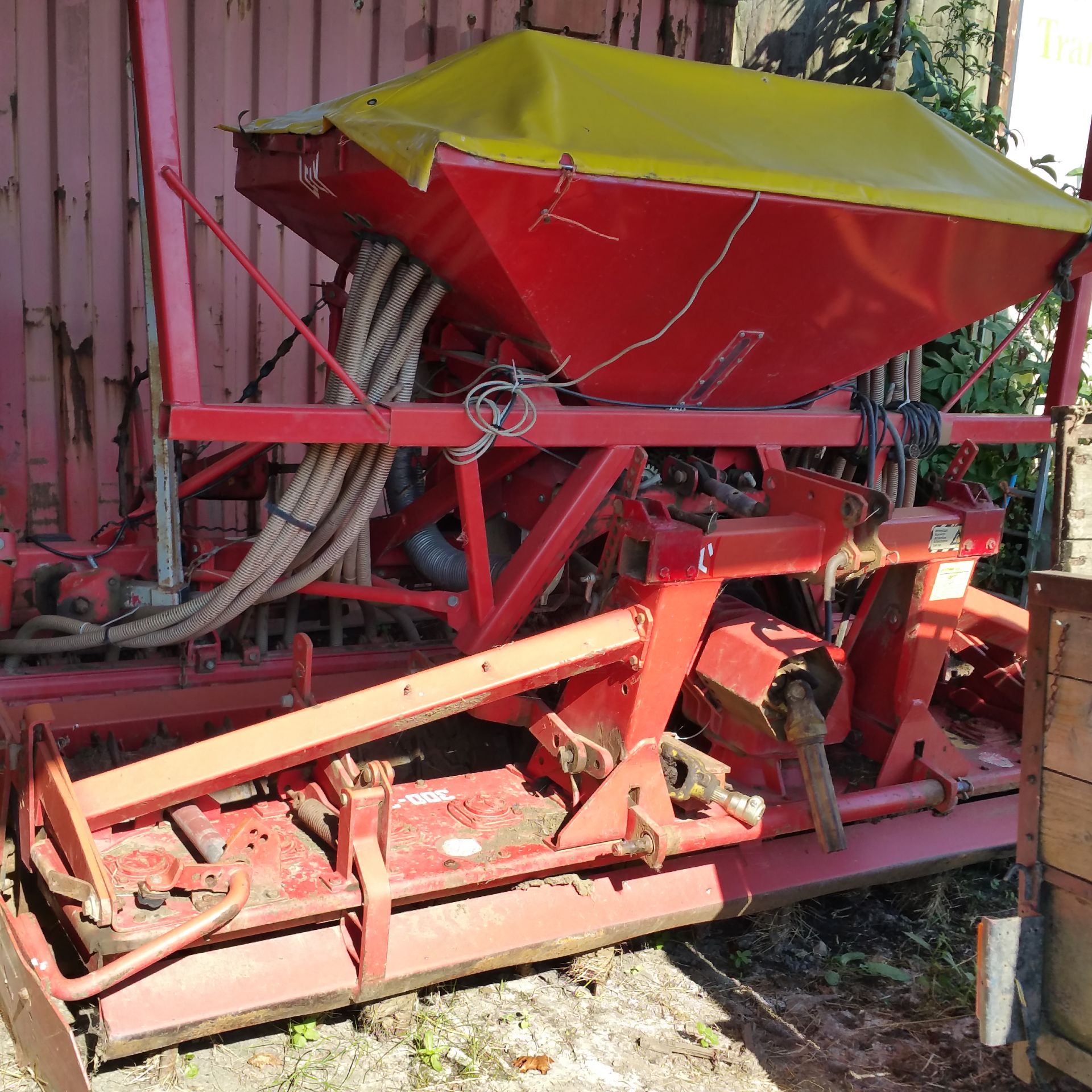 Lely Combi Pneumatic Drill Width 3 metre Power harrow Packer roller with scrapers Hydraulic - Image 3 of 6