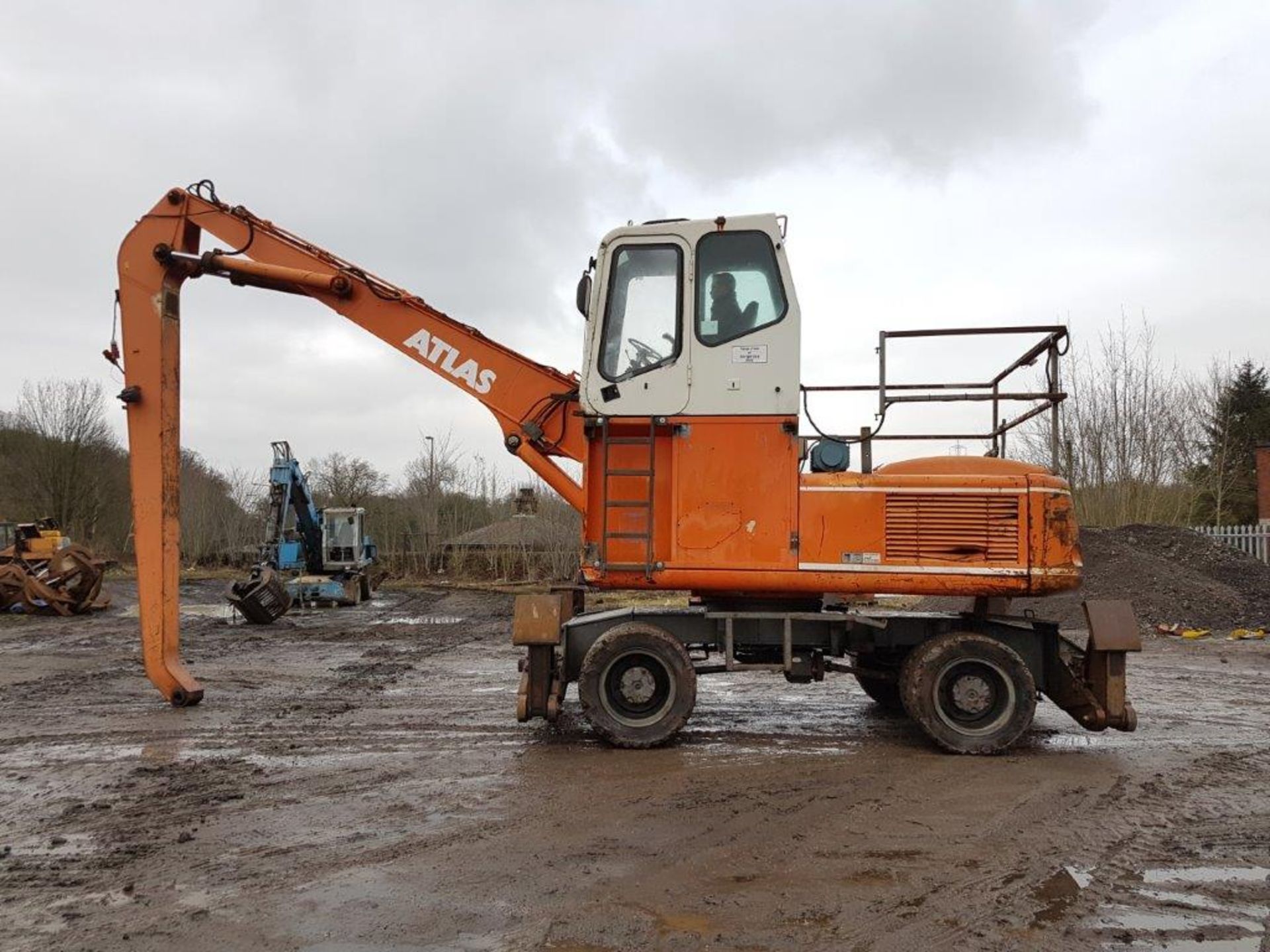 Atlas 1604 Scrap Handler 1998, high cab scrap handler with magnet gear fitted - Image 2 of 2