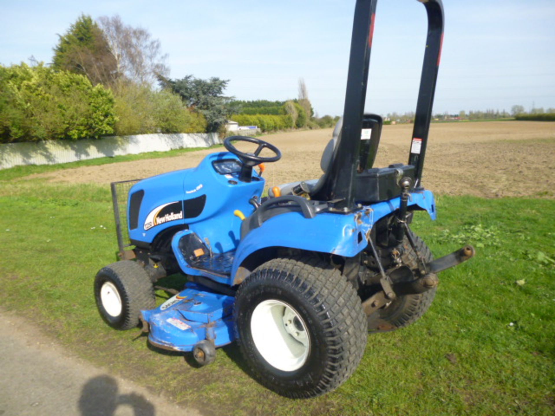 NEW HOLLAND TC25D TRACTOR SUB WITH LINKAGE - Image 2 of 6