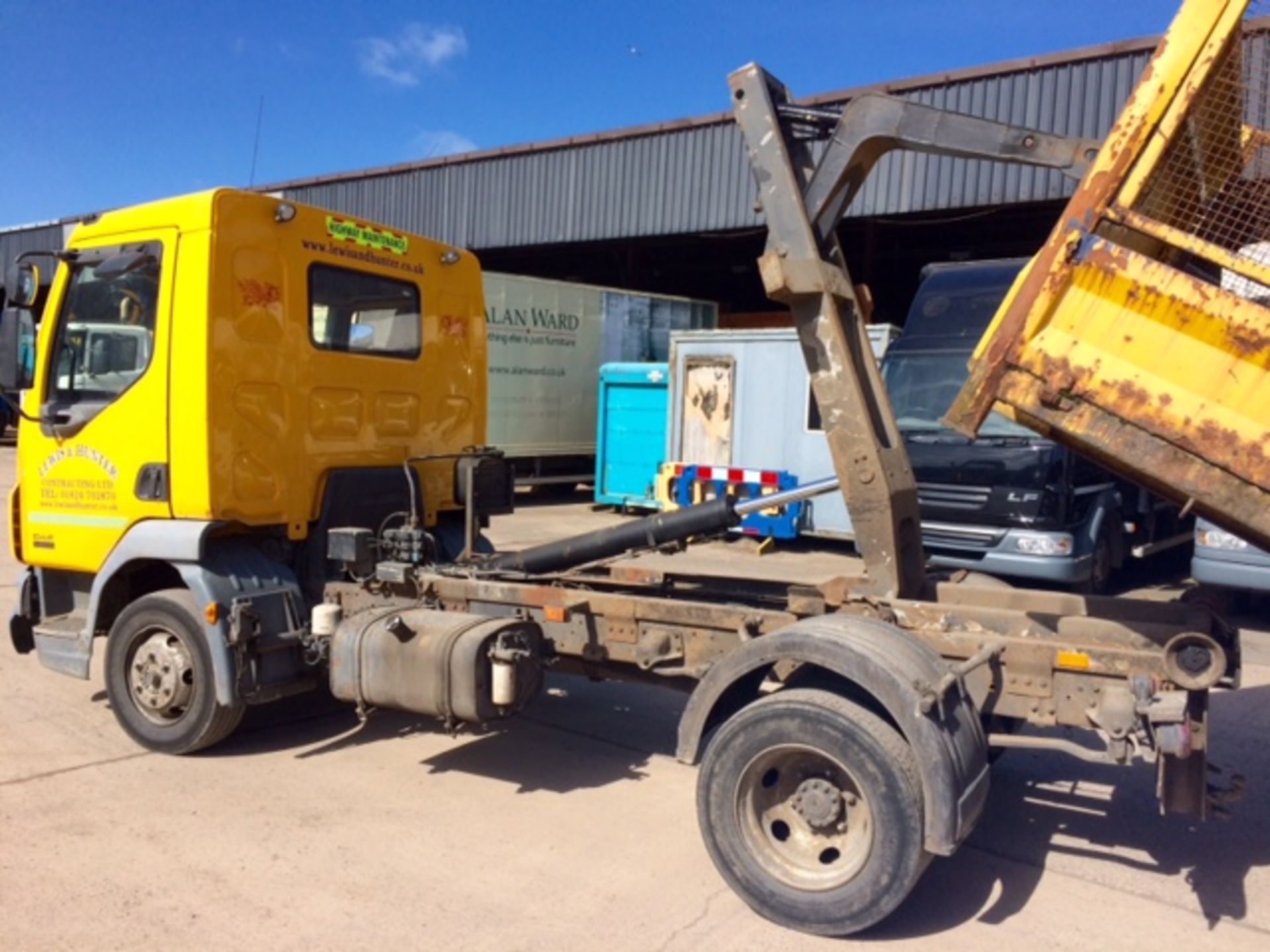 2002 DAF LF 45-150 7.5 ton Hook Loader    Reg no - SG52 PJO   1st reg'd - 19/9/2002   MOT - 31/3/ - Image 2 of 5