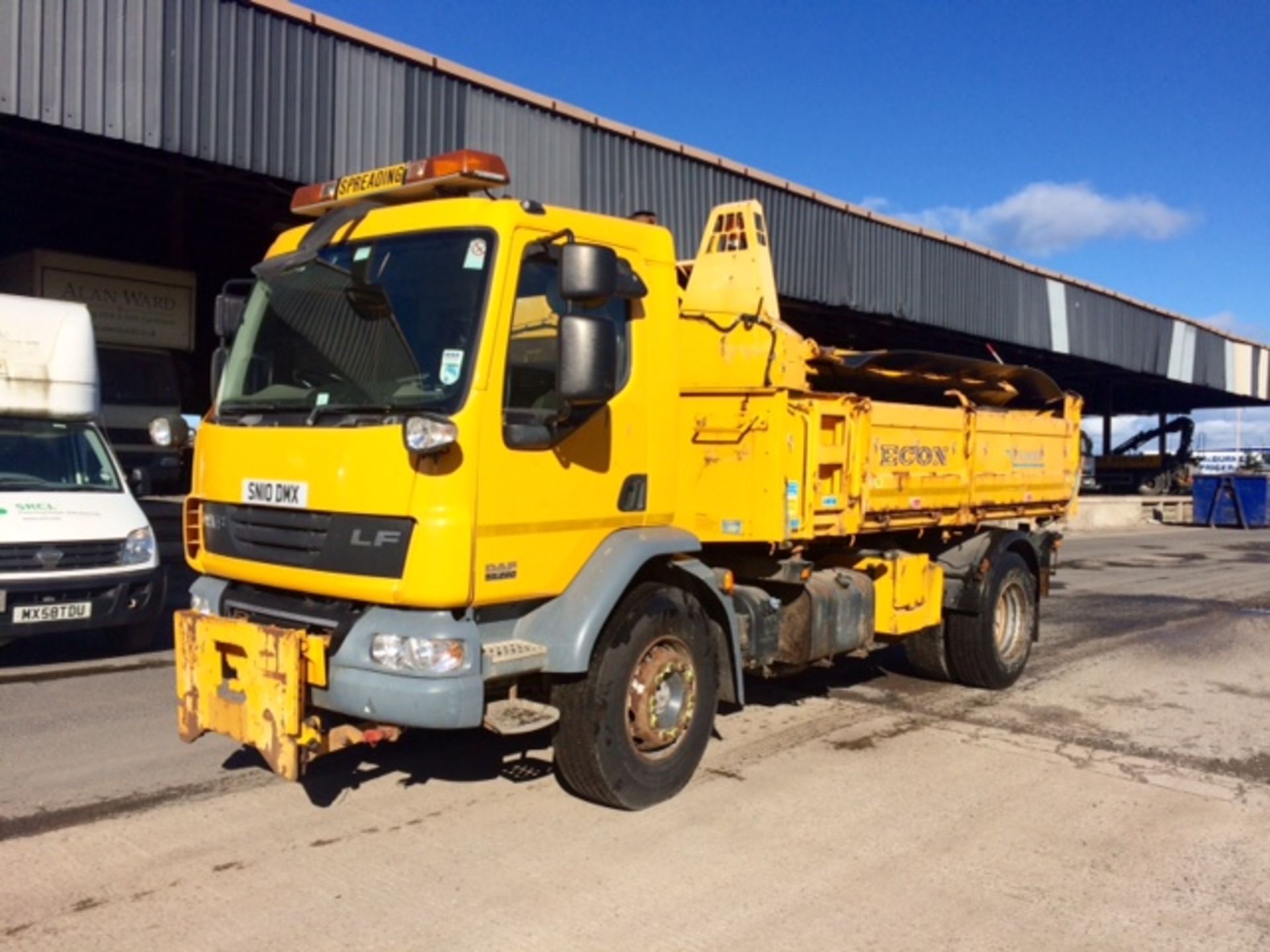 2010 DAF LF 55-220 Tipper    18 ton GVW   1st reg'd - 1.5.2010   83,000 kms   MOT - 31.10.17 - Image 5 of 9