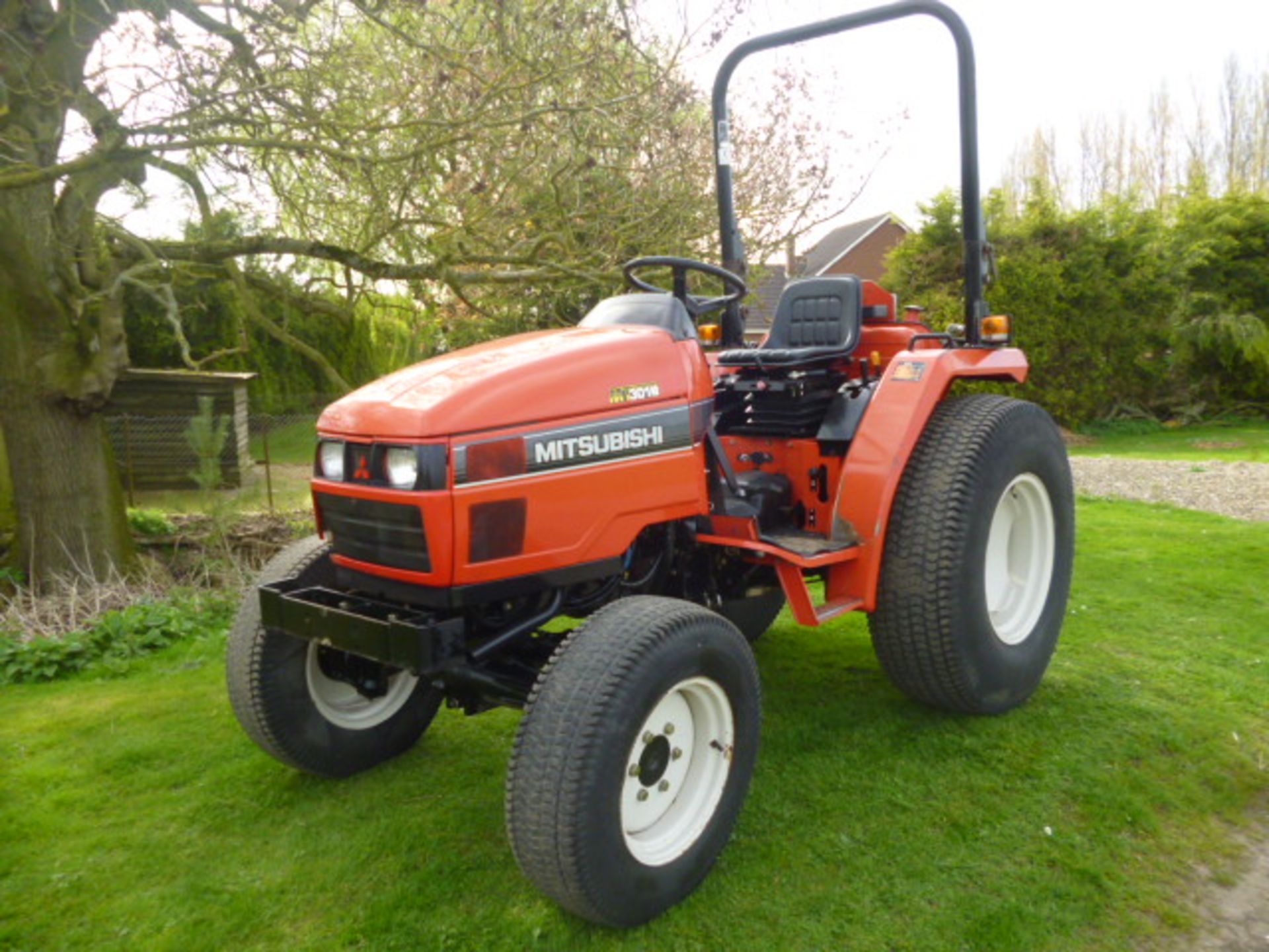 MITSUBISHI MT301HD COMPACT TRACTOR - Image 2 of 6