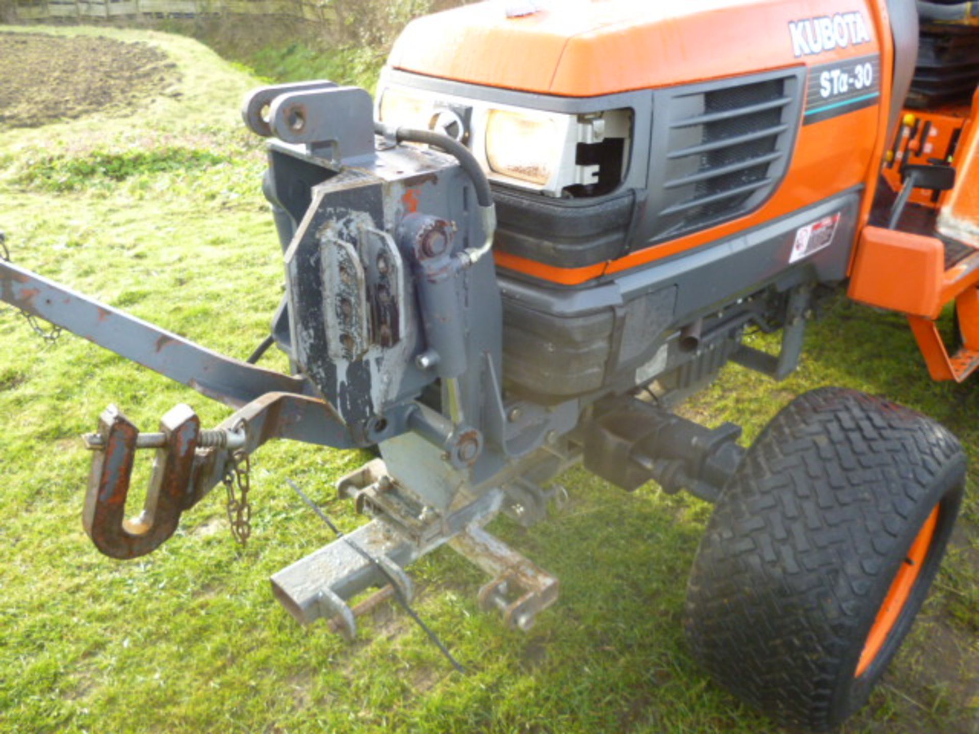 KUBOTA STA 30 COMPACT TRACTOR FRONT LINKAGE - Image 3 of 6