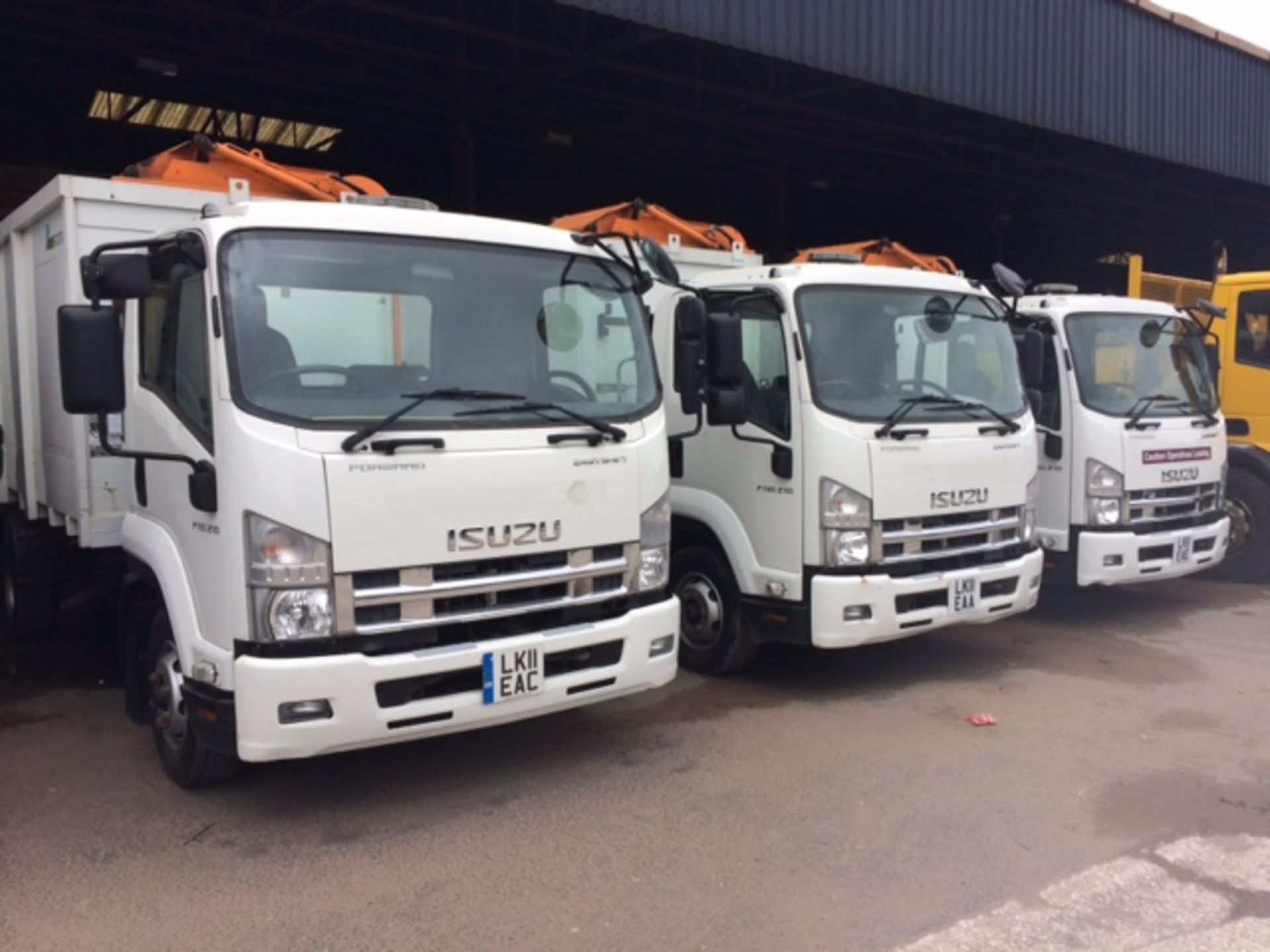 2011 Isuzu NF110.210 Recycling Tipper truck    GVW - 11 ton    1st reg'd - 1/7/2011   Reg no - - Image 4 of 6