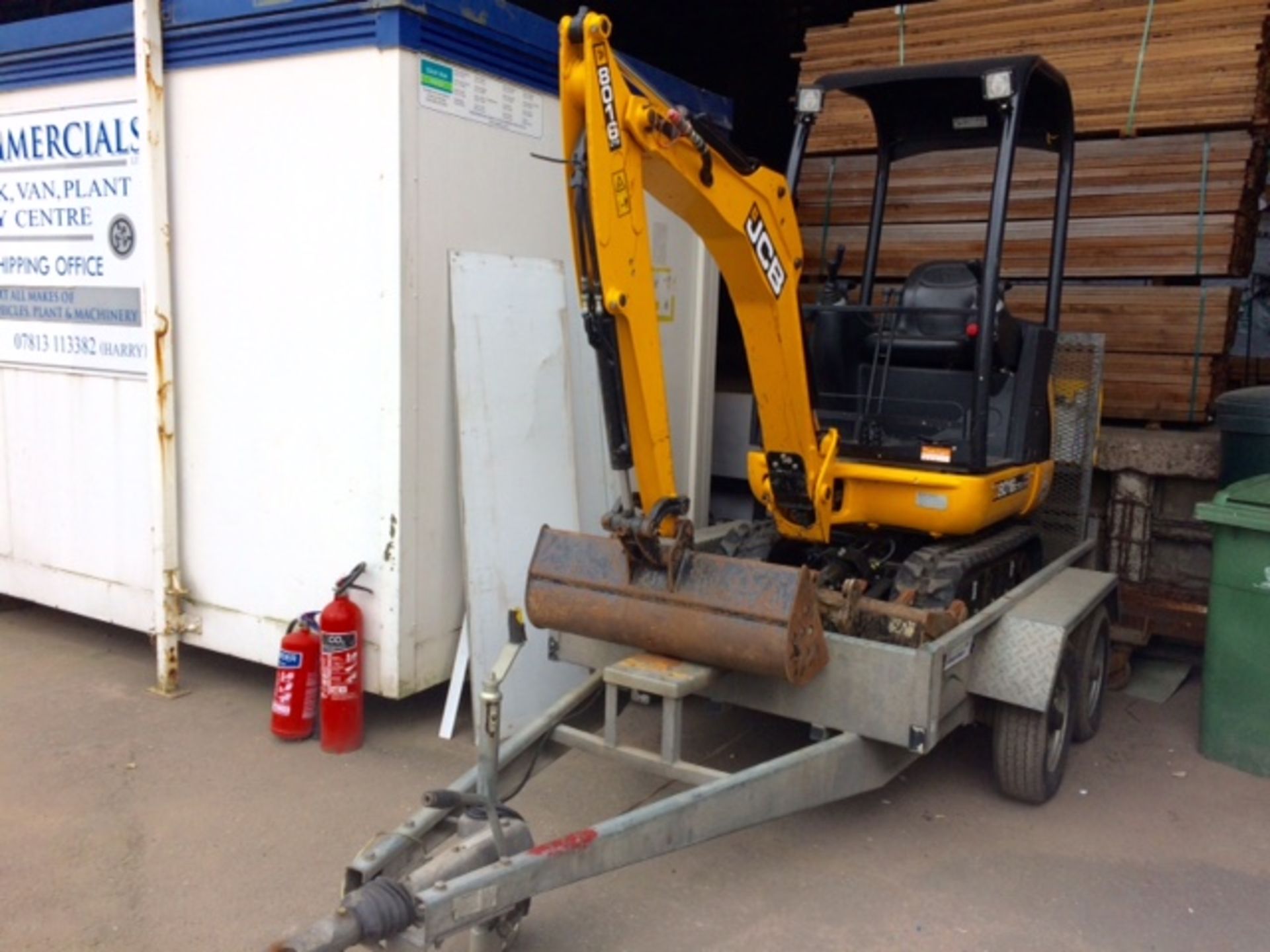 2015 JCB 8016 mini digger.   570 hours   3 buckets   Complete with twin axle Indespension plant - Image 4 of 5