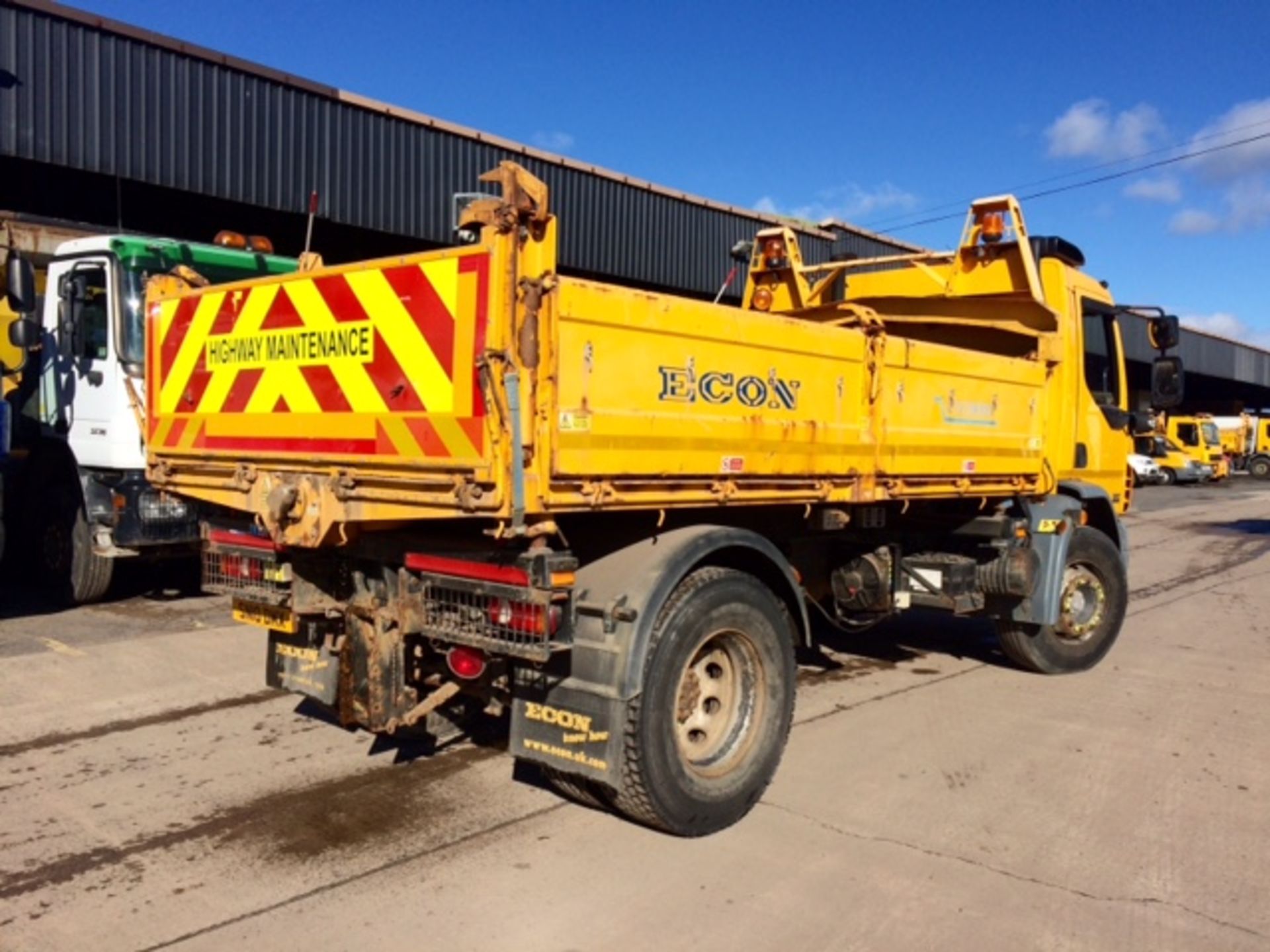 2010 DAF LF 55-220 Tipper    18 ton GVW   1st reg'd - 1.5.2010   83,000 kms   MOT - 31.10.17 - Image 8 of 9