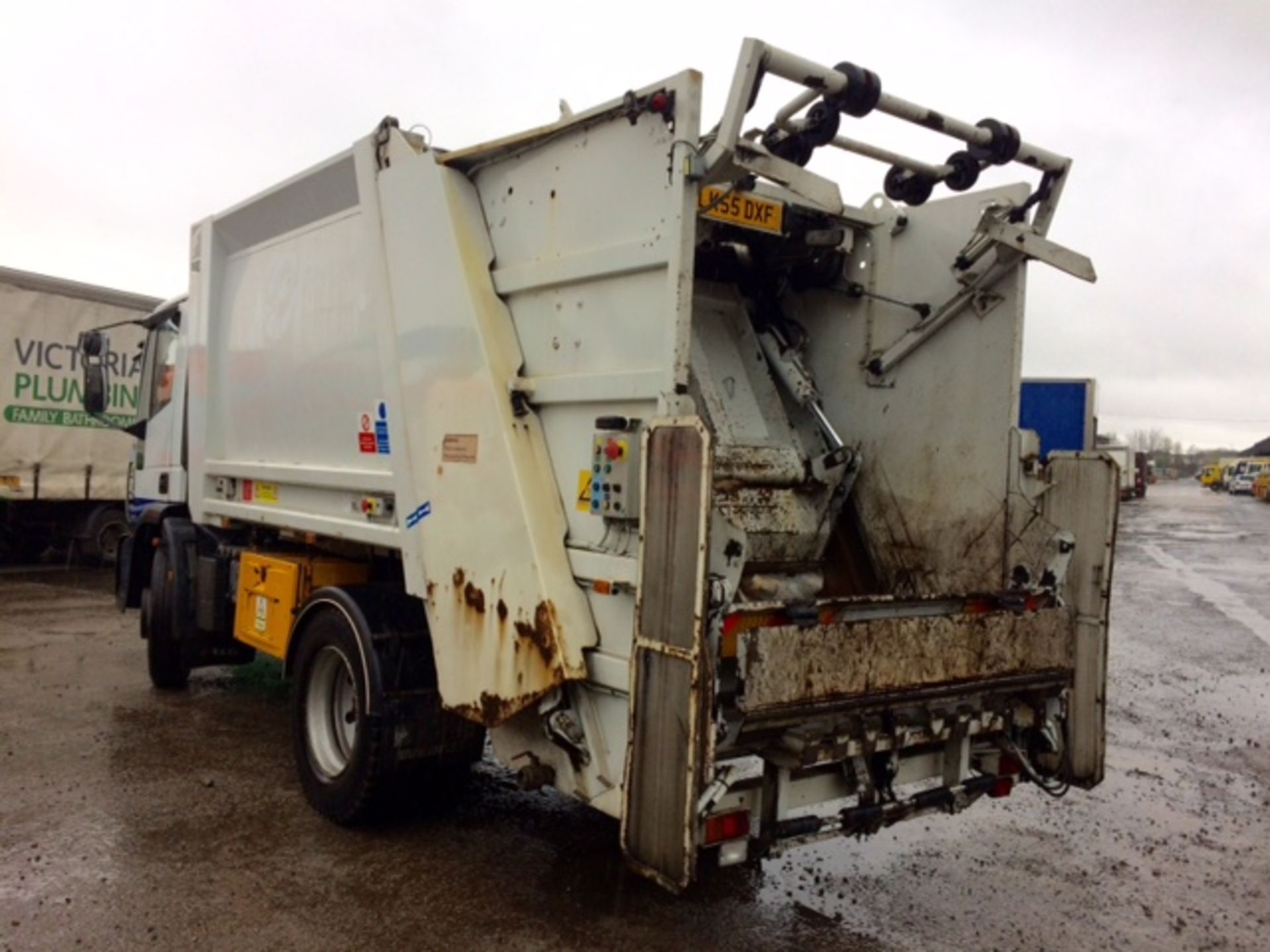 2005 Iveco Eurocargo 130E18 bin lorry   GVW - 13500 kg   Reg no - LK55 DXF   1st reg'd - 1/9/ - Image 4 of 5