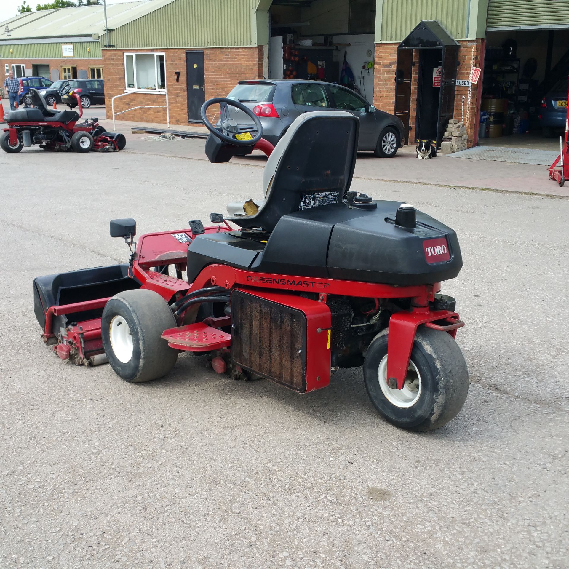 Toro 3300D mower   Triple cylinder   3 cylinder diesel   Hydraulic lift   Hydrostatic drive - Image 5 of 5