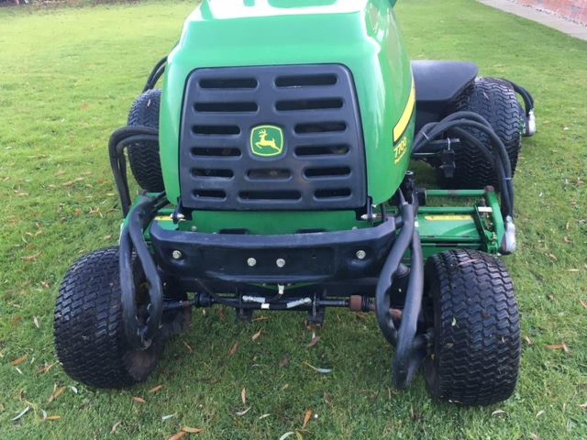 JOHN DEERE 7700 FAIRWAY RIDE ON MOWER - Image 2 of 6