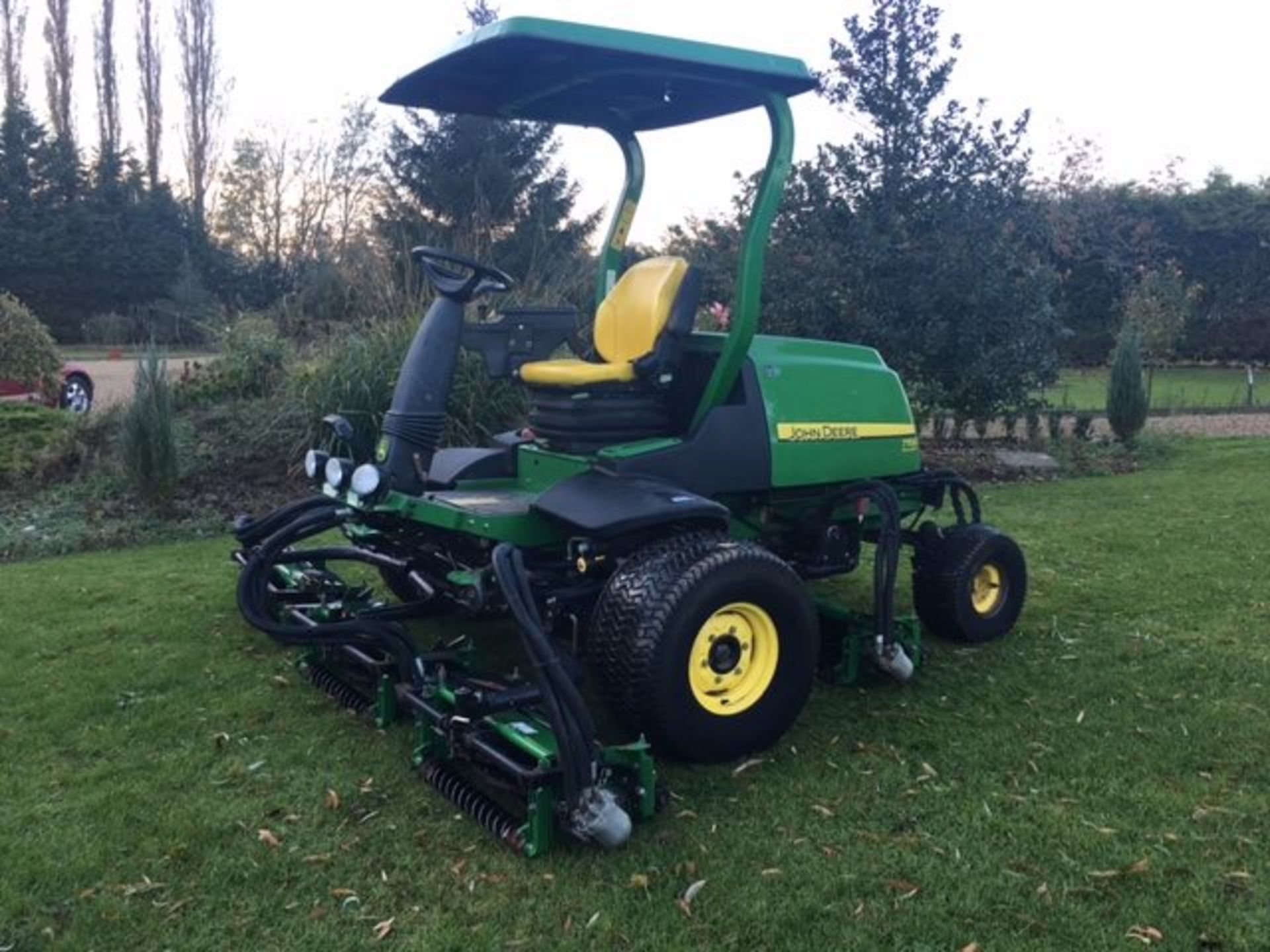 JOHN DEERE 7700 FAIRWAY RIDE ON MOWER - Image 4 of 6