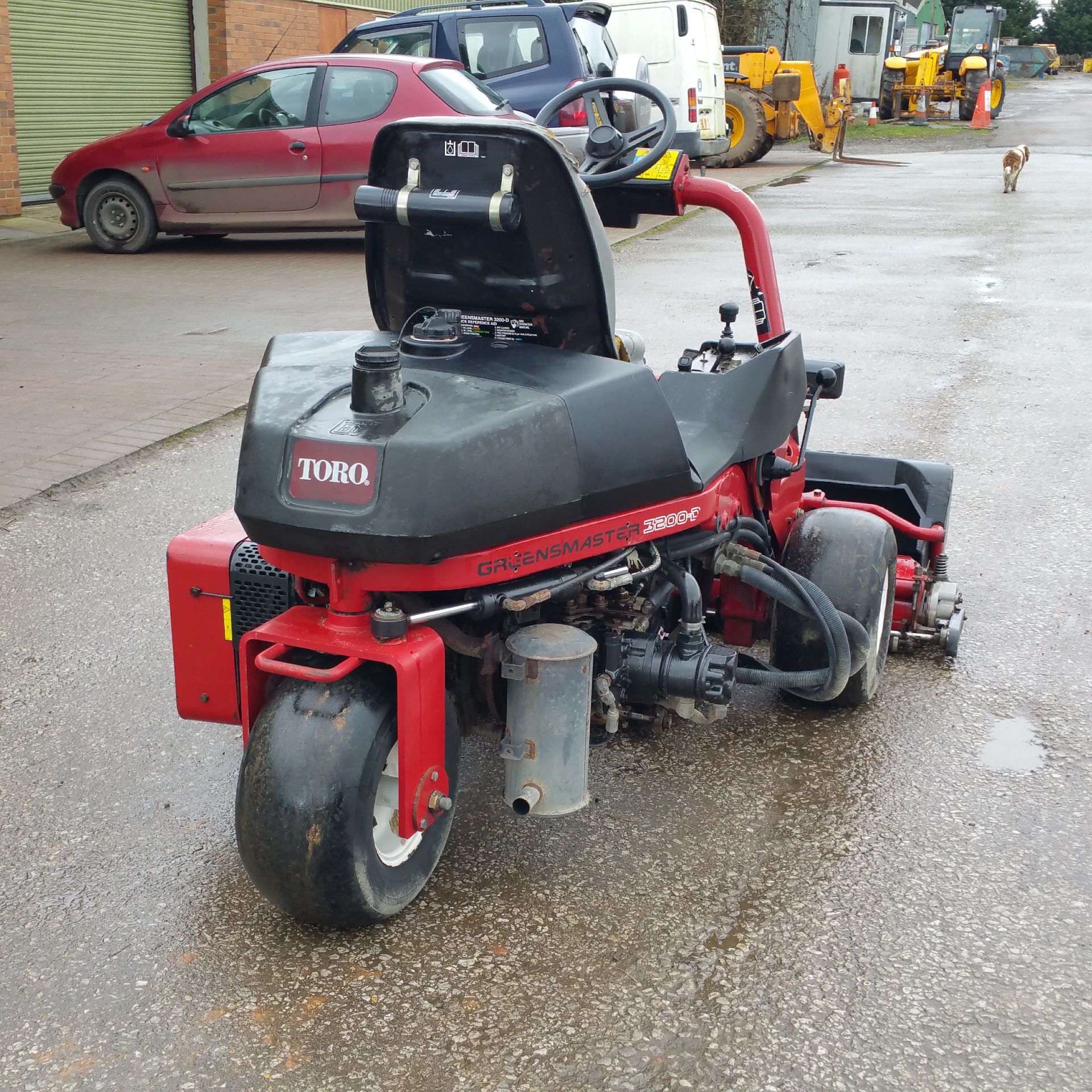 Toro Reelmaster 3200 mower   Triple cylinders   Hydrostatic drive   2 wheel drive   Collection - Image 3 of 6