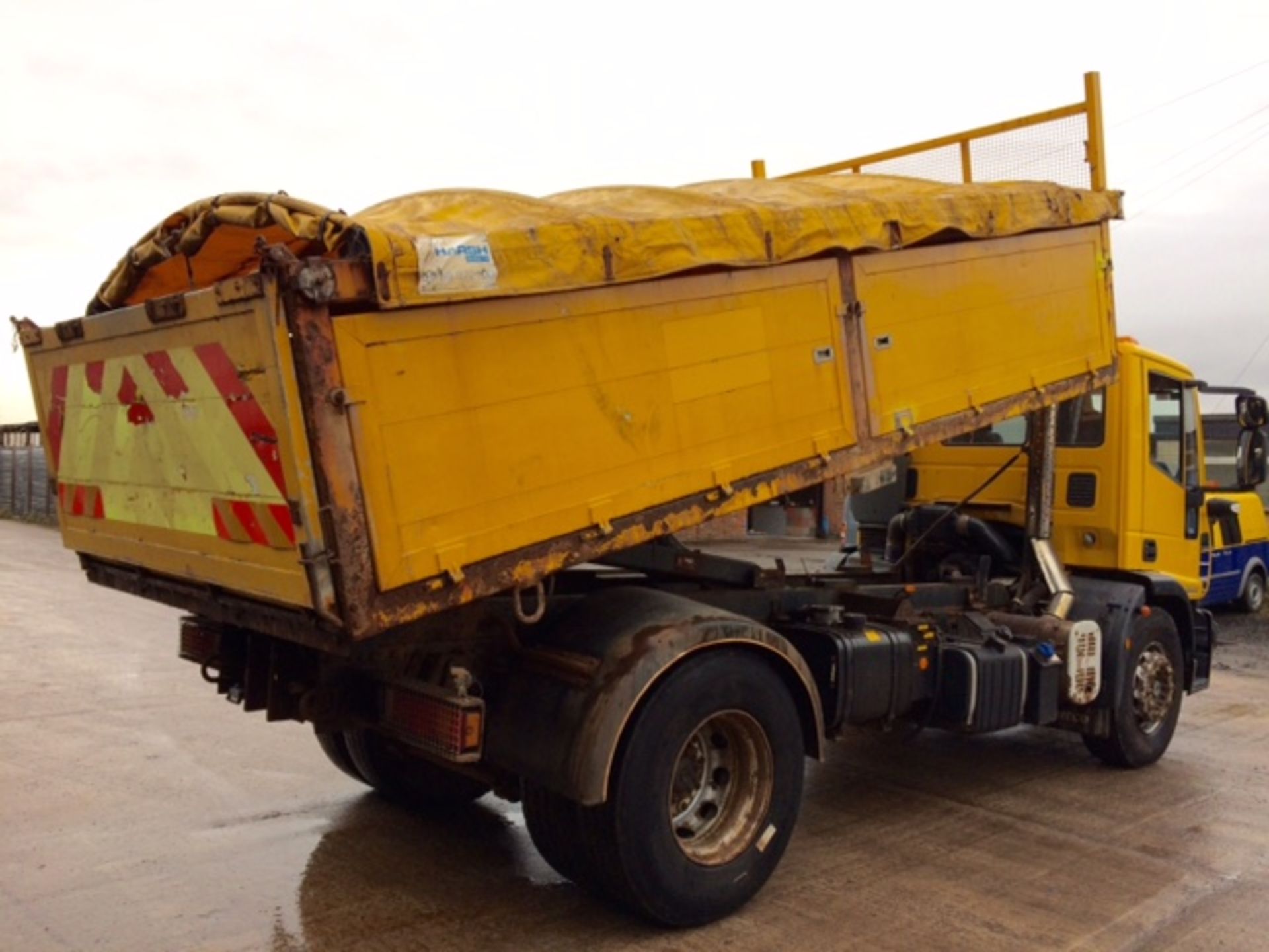 2010 Iveco Eurocargo 180E30 Tipper.   1st reg'd - 2/6/2010   Euro 5   18 ton GVW   134,000 kms   MOT - Image 4 of 5