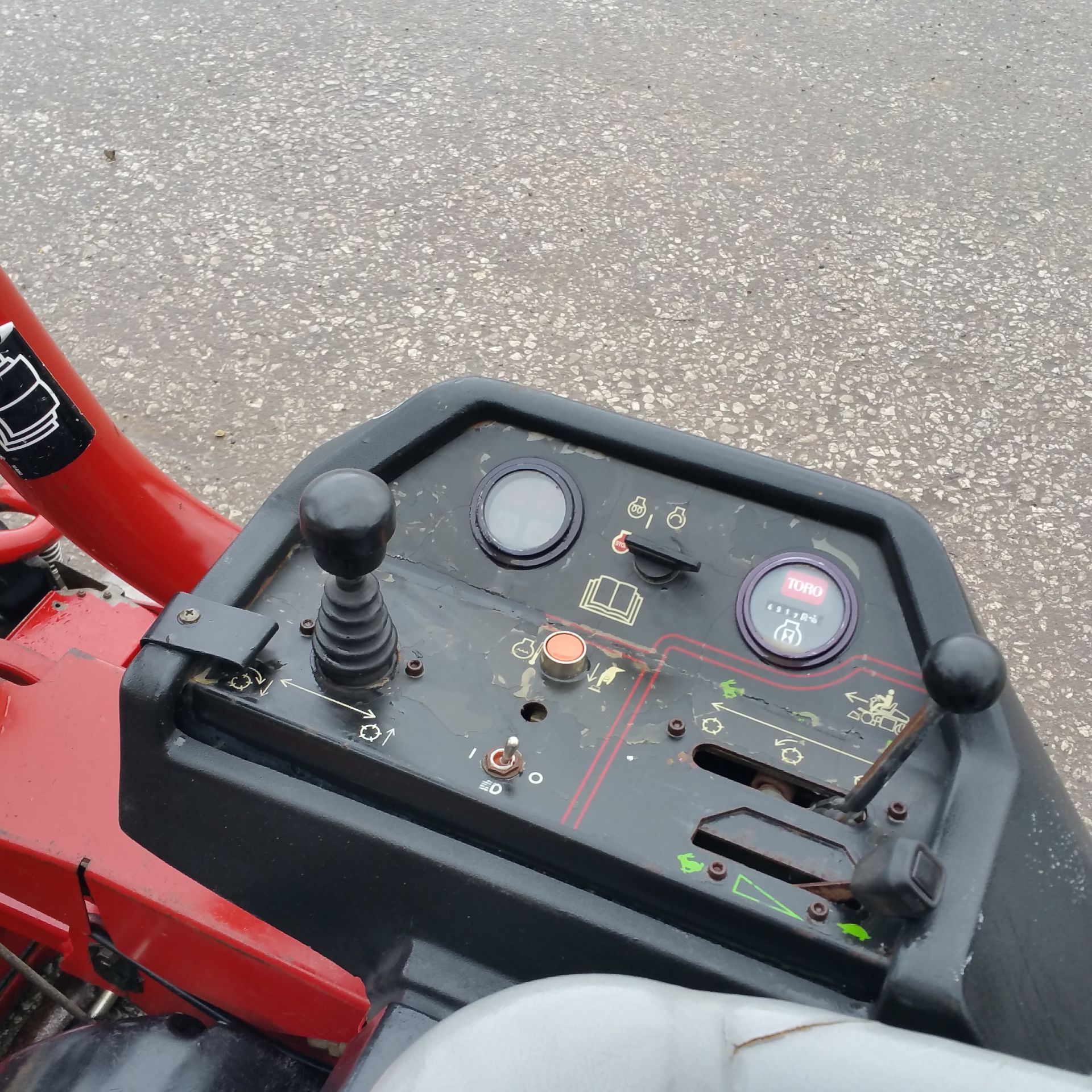 Toro Reelmaster 3200 mower   Triple cylinders   Hydrostatic drive   2 wheel drive   Collection - Image 6 of 6