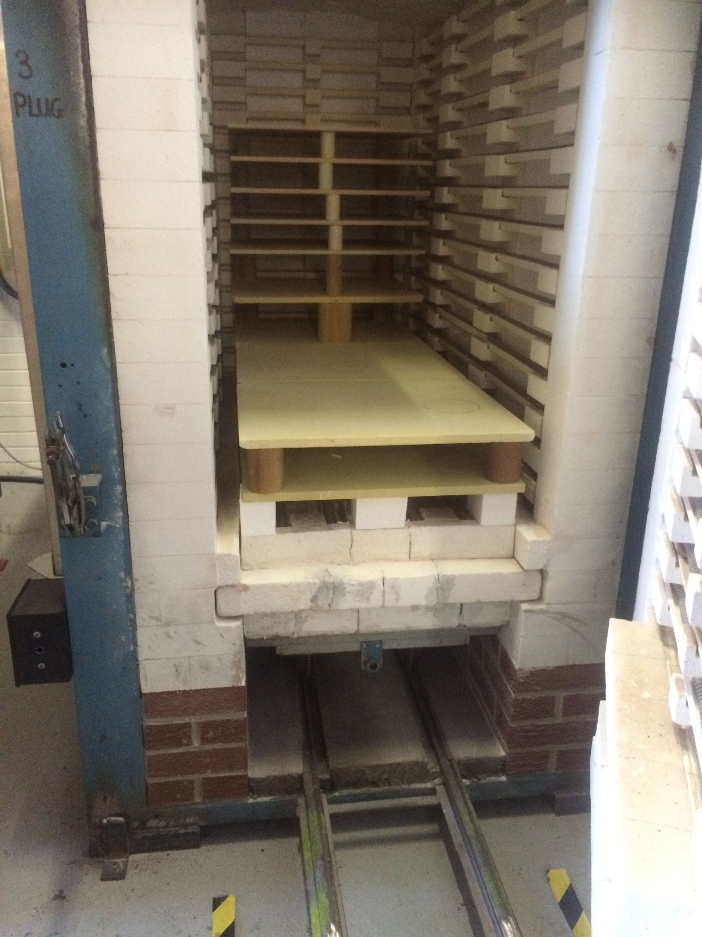 Newly Refurbished 45/Cubic Electric Kiln With Controls - Image 3 of 4