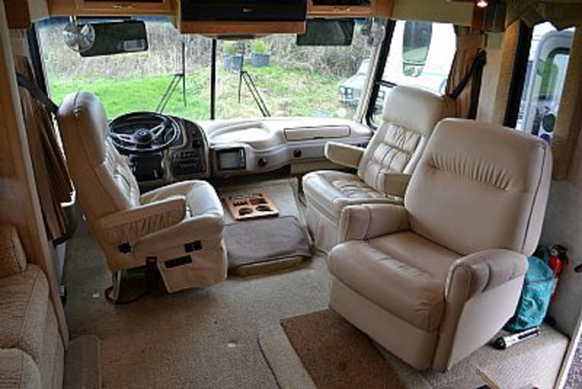 2005 Seabreeze LX Motor Home Registered in 2005 - Mounted on work horse W/22 chassis 33' 11"" - Image 3 of 8