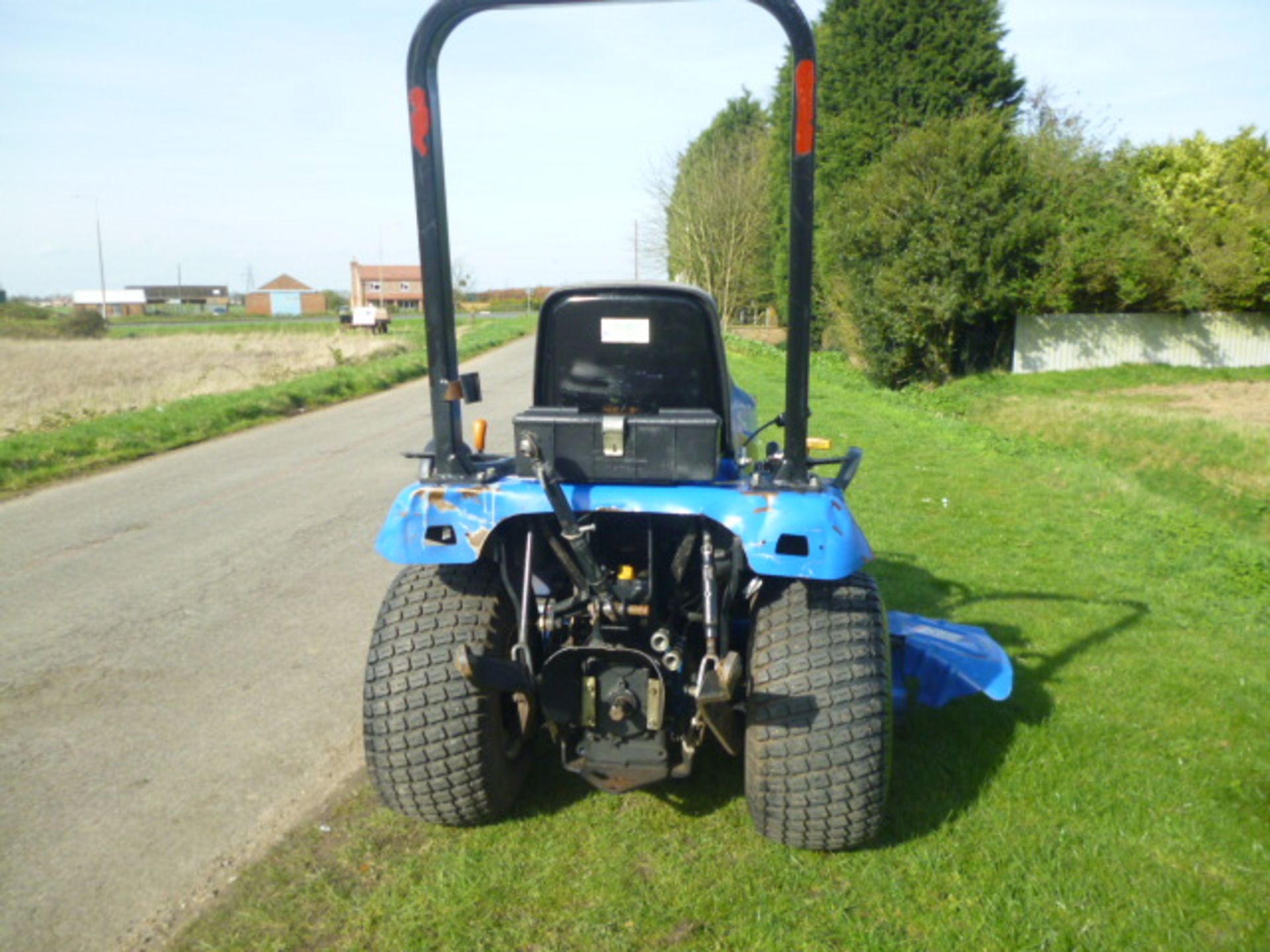 NEW HOLLAND TC25D TRACTOR SUB WITH LINKAGE - Image 3 of 6