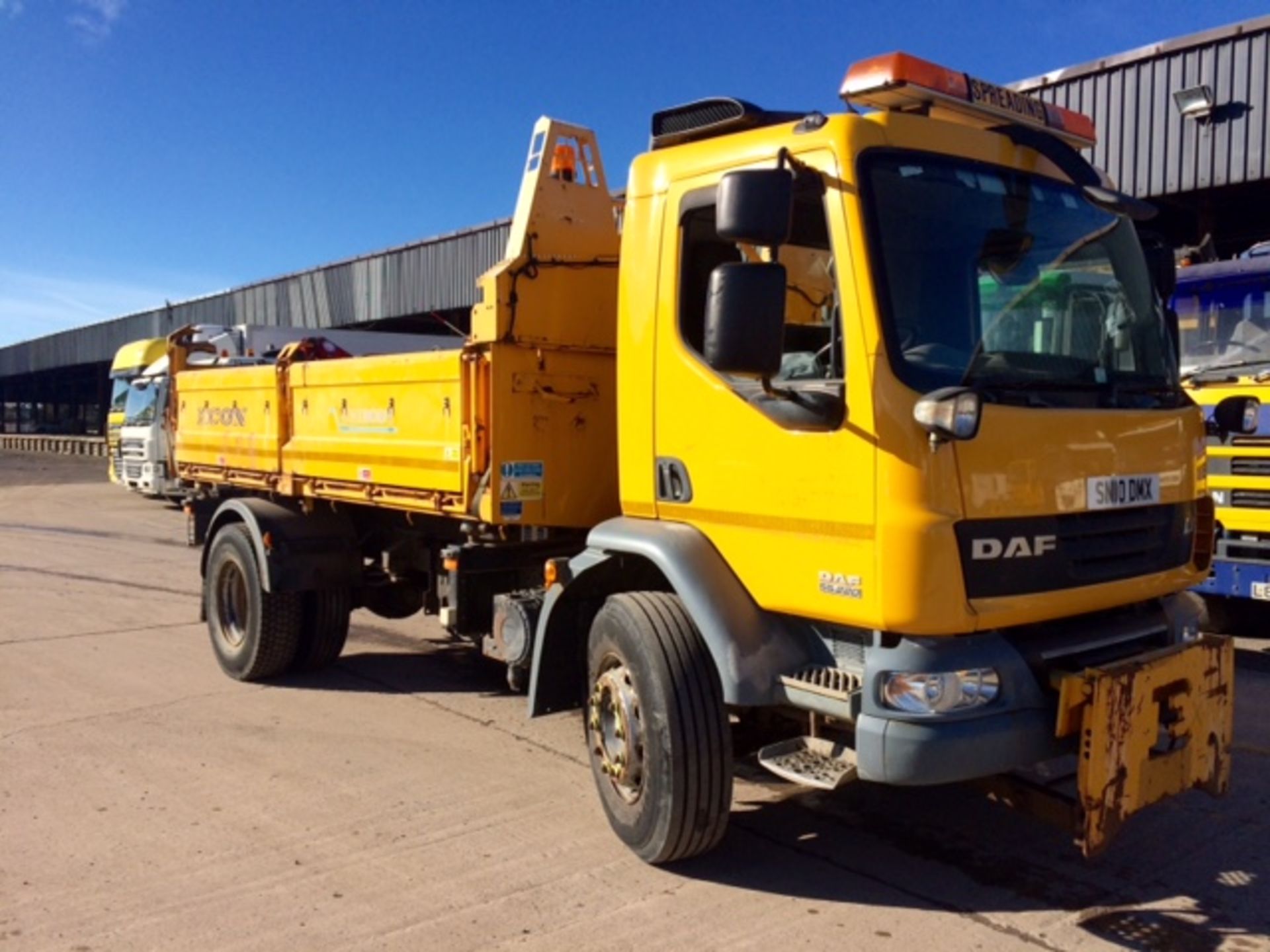 2010 DAF LF 55-220 Tipper    18 ton GVW   1st reg'd - 1.5.2010   83,000 kms   MOT - 31.10.17 - Image 2 of 9