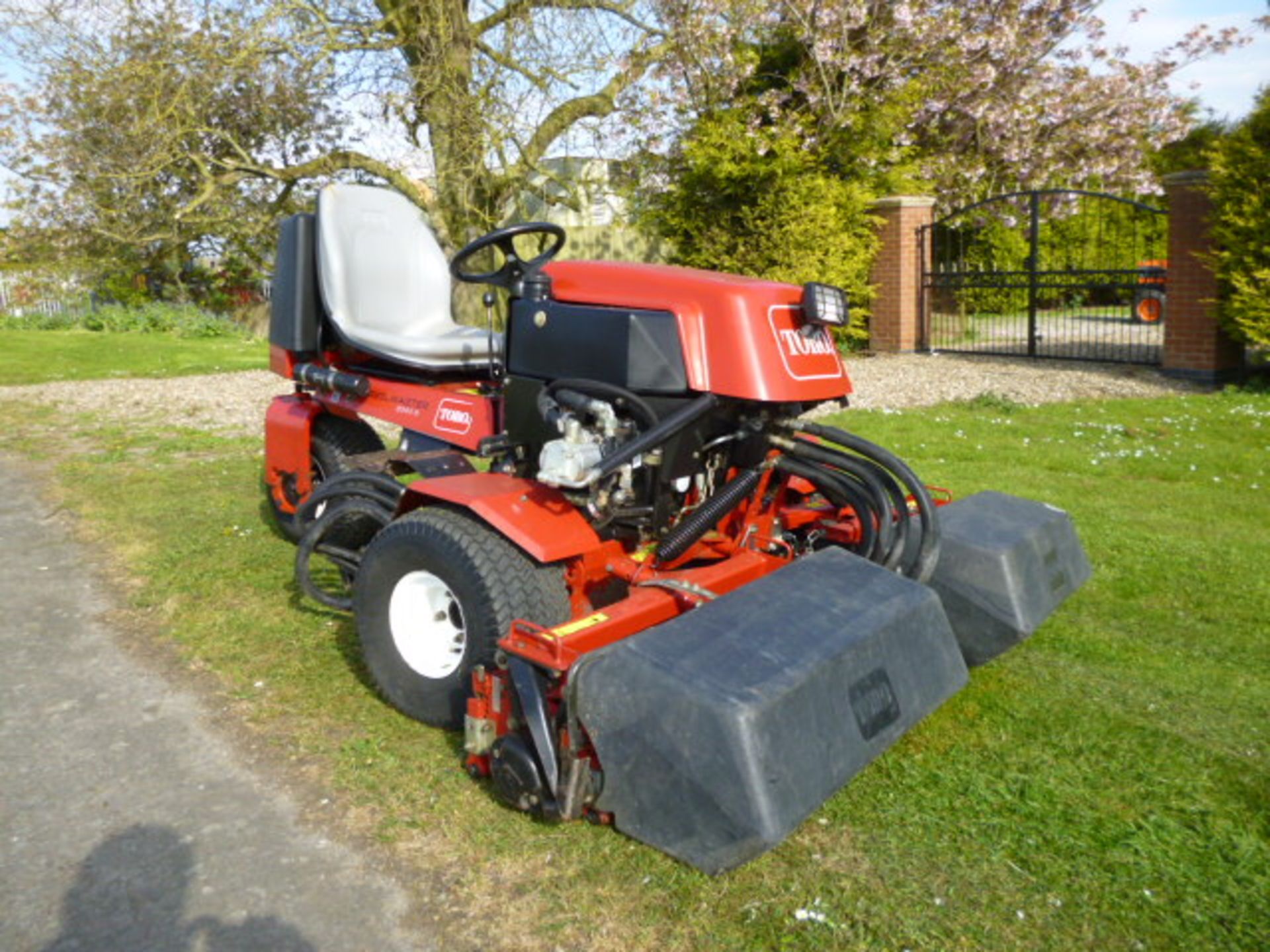 TORO 2000D REELMASTER TRIPLE TEES LAWN MOWER