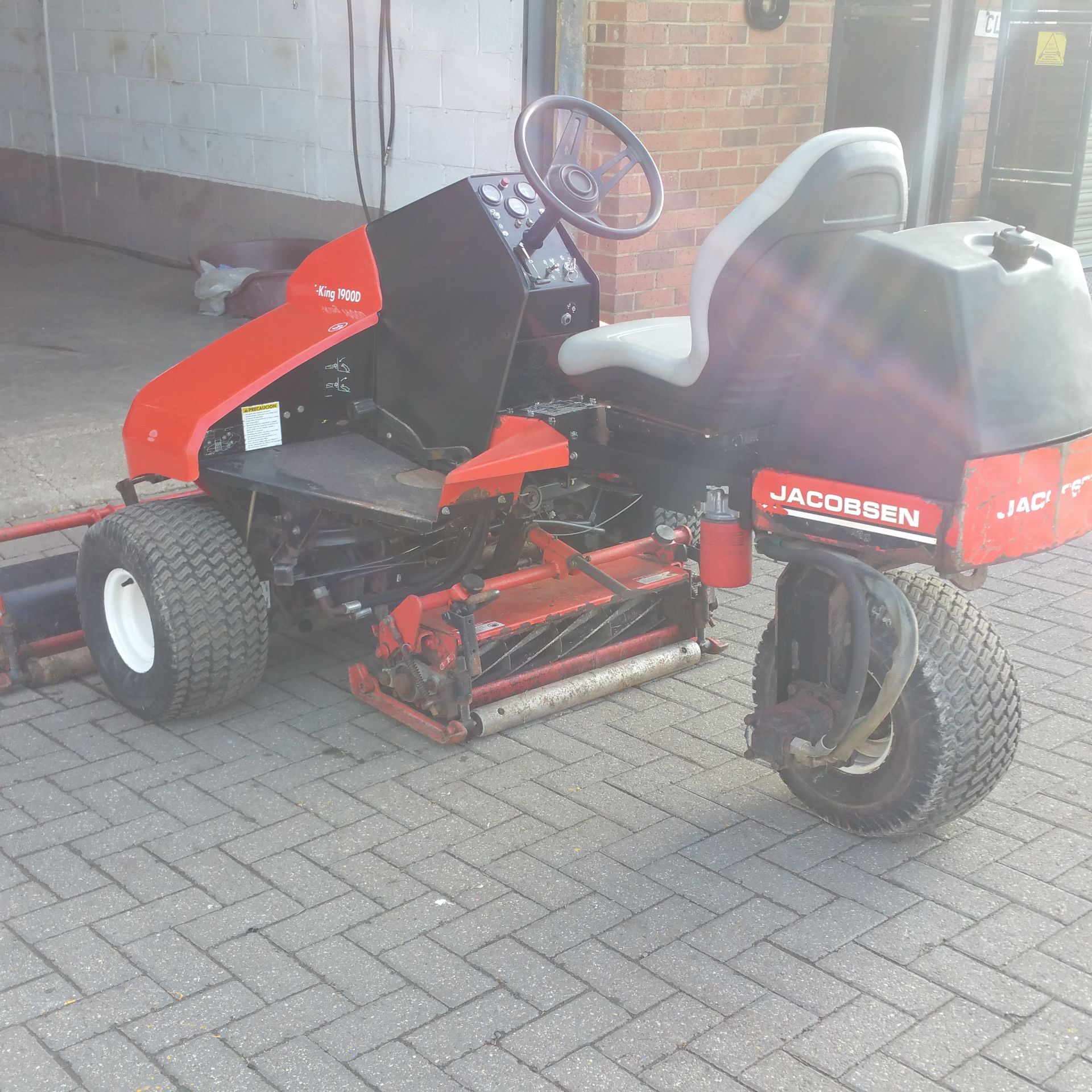 Jacobsen 1900D mower   Triple cylinder   3 cylinder diesel   Hydraulic lift   Hydrostatic drive - Image 4 of 5