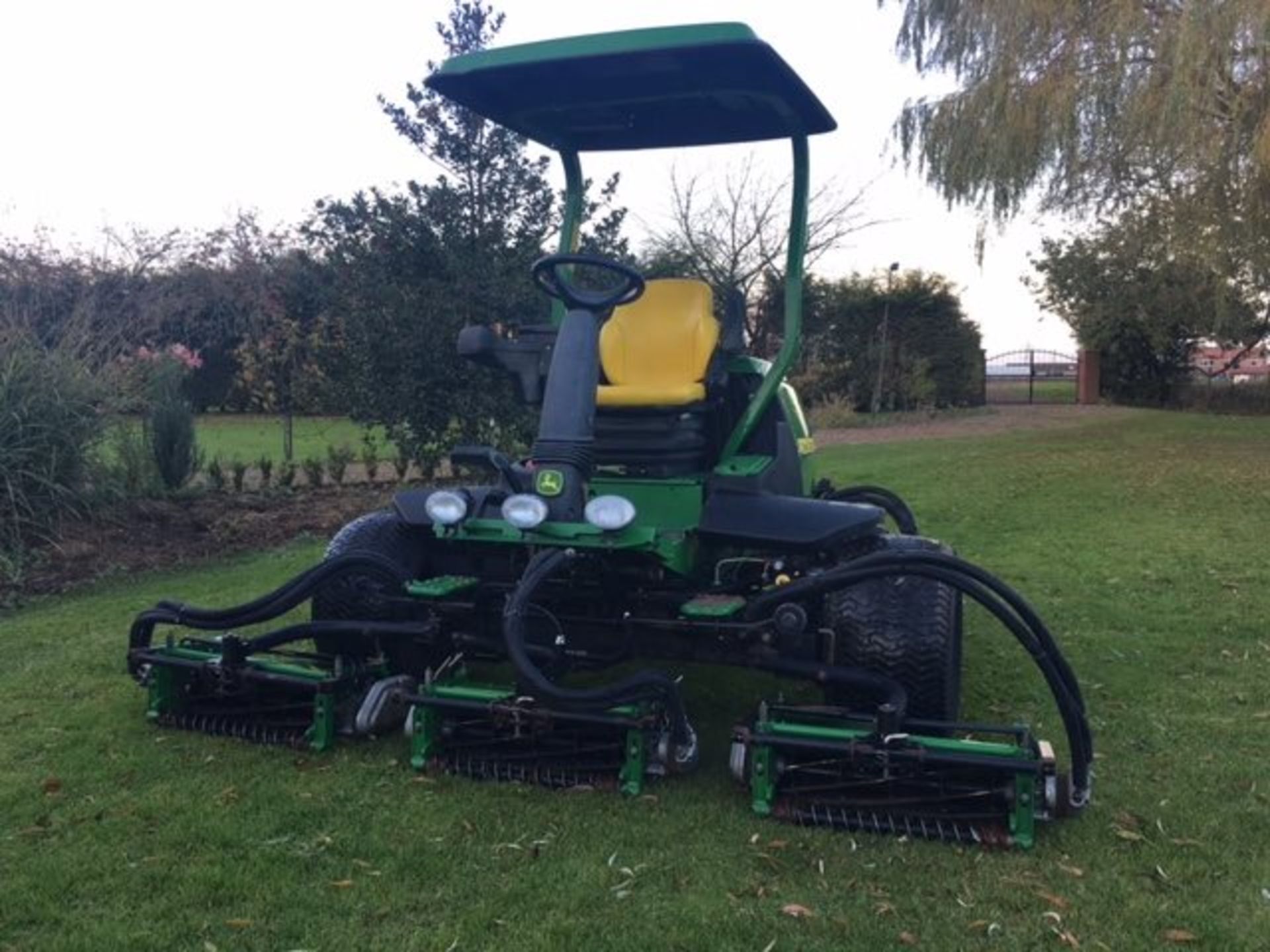 JOHN DEERE 7700 FAIRWAY RIDE ON MOWER - Image 3 of 6