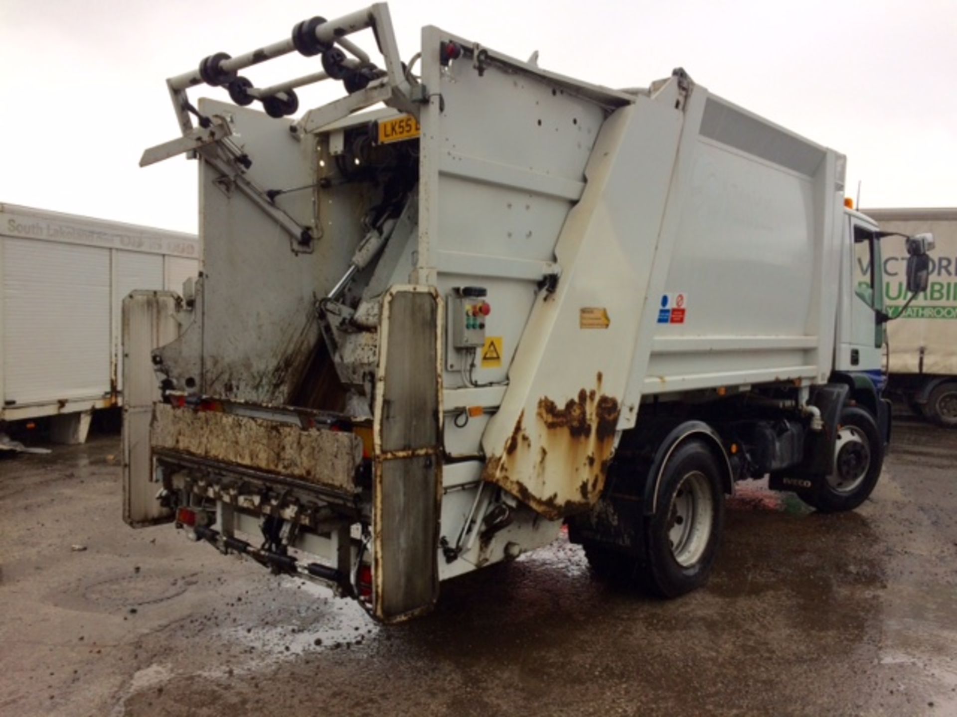 2005 Iveco Eurocargo 130E18 bin lorry   GVW - 13500 kg   Reg no - LK55 DXF   1st reg'd - 1/9/ - Image 3 of 5