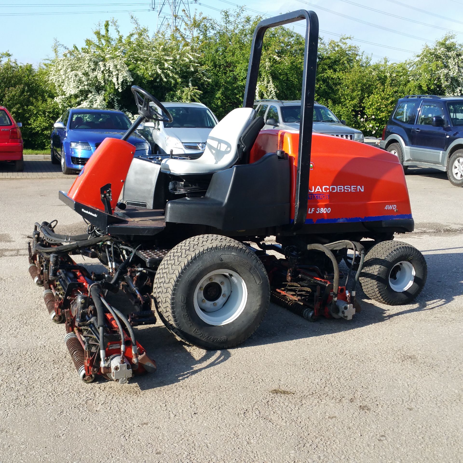 Jacobsen Lf3800 mower   5 cutting cylinders   Hydraulic lift   Hydrostatic drive   4 wheel drive - Image 2 of 5