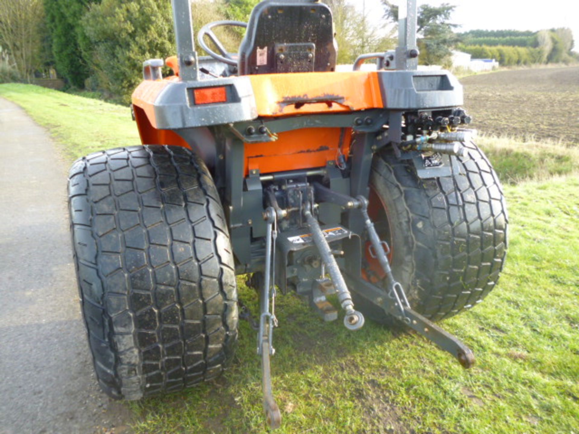 KUBOTA STA 30 COMPACT TRACTOR FRONT LINKAGE - Image 6 of 6