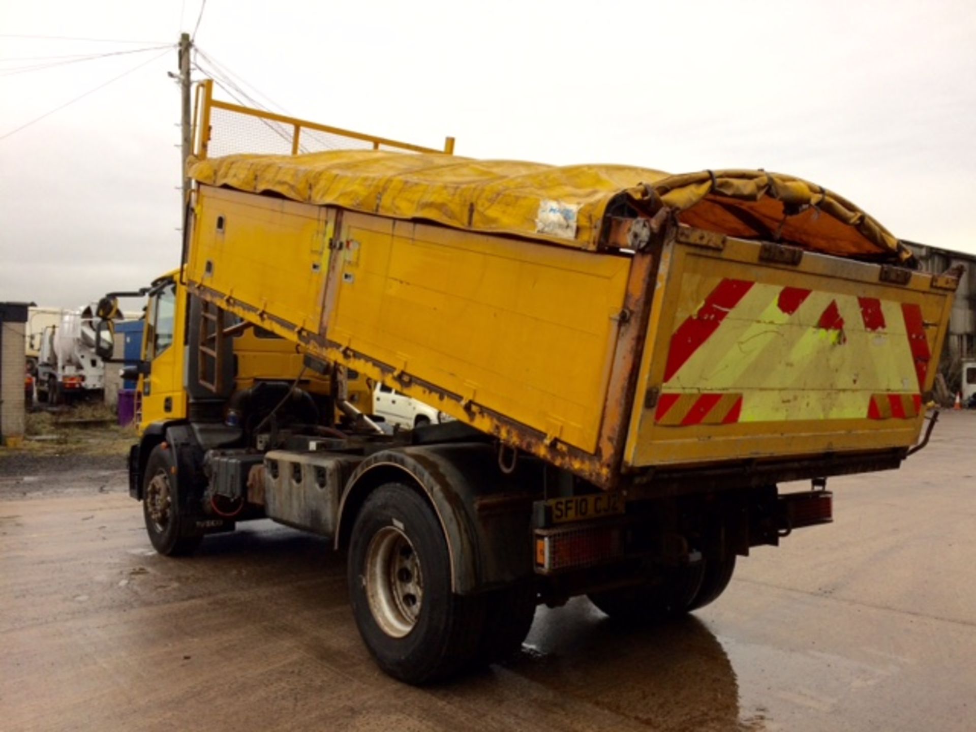 2010 Iveco Eurocargo 180E30 Tipper.   1st reg'd - 2/6/2010   Euro 5   18 ton GVW   134,000 kms   MOT - Image 3 of 5