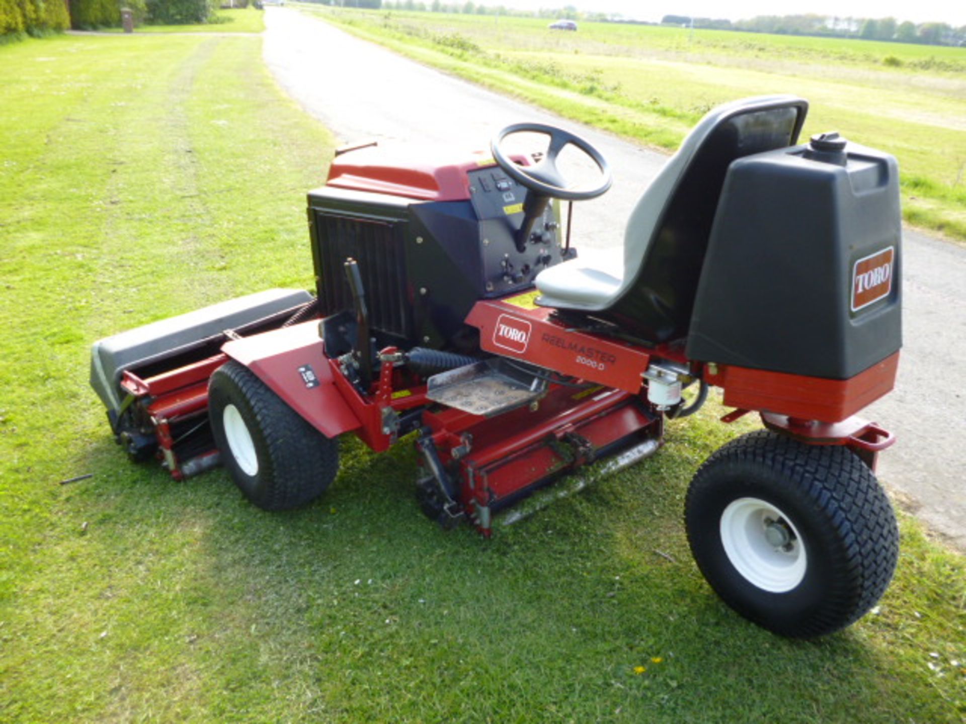 TORO 2000D REELMASTER TRIPLE TEES LAWN MOWER - Image 4 of 6