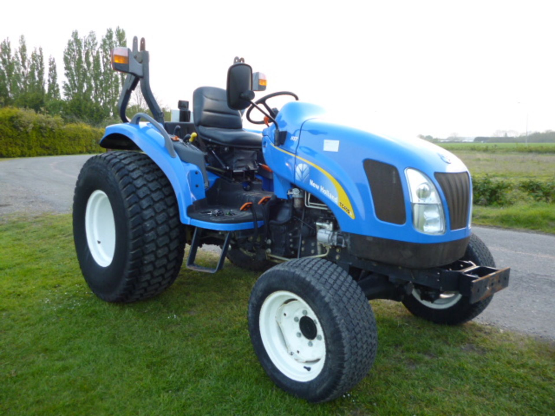 NEW HOLLAND TC40DA COMPACT TRACTOR - Image 5 of 6