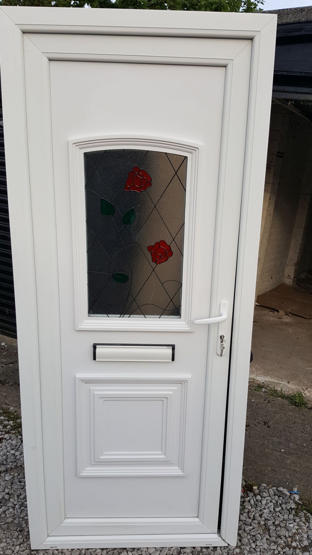 White Used UPVC Door 860 x 2040 complete with lock & keys - Image 2 of 2