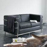 The Le Corbusier LC2 sofa was introduced in 1928 at the Salon d‘Autumne in Paris together with