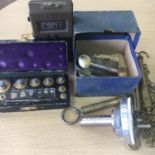 GROUP OF VINTAGE JEWELLERS ITEMS. To include Gemtek Diamond Detector, boxed set of weights and