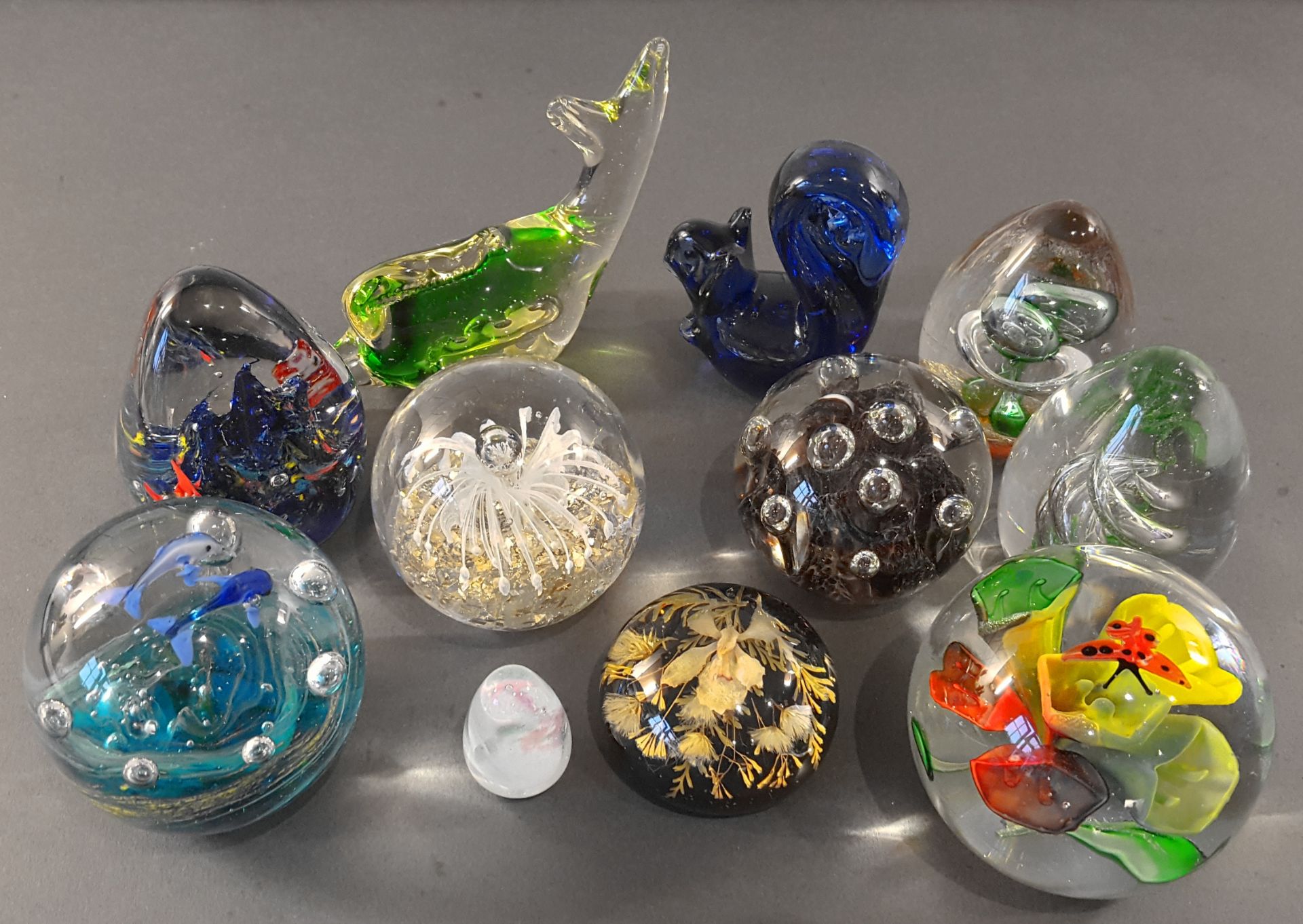 11 Vintage & Collectable Paperweights No Reserve