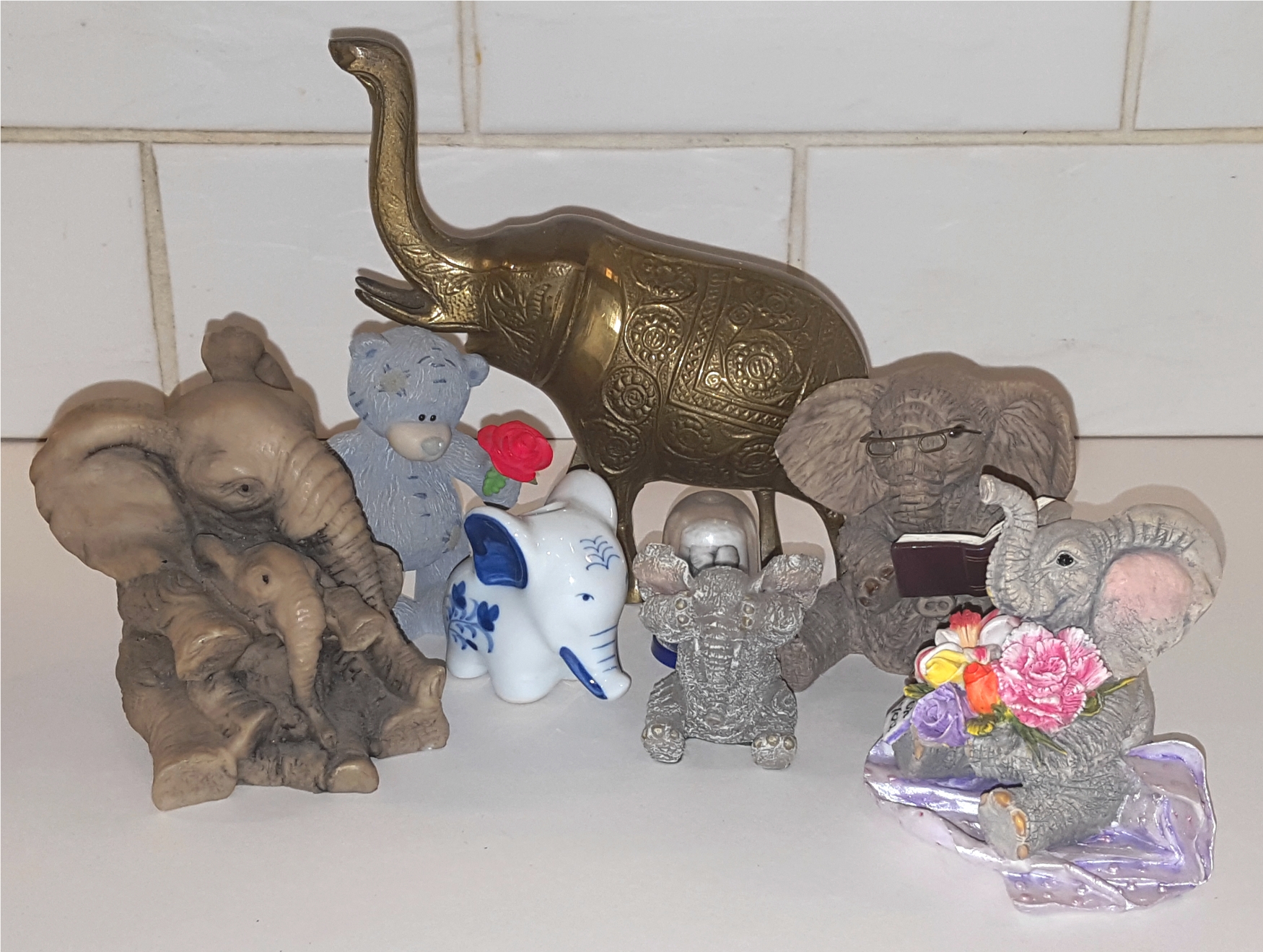 7 Collectable Figures, Elephants & Bear No Reserve