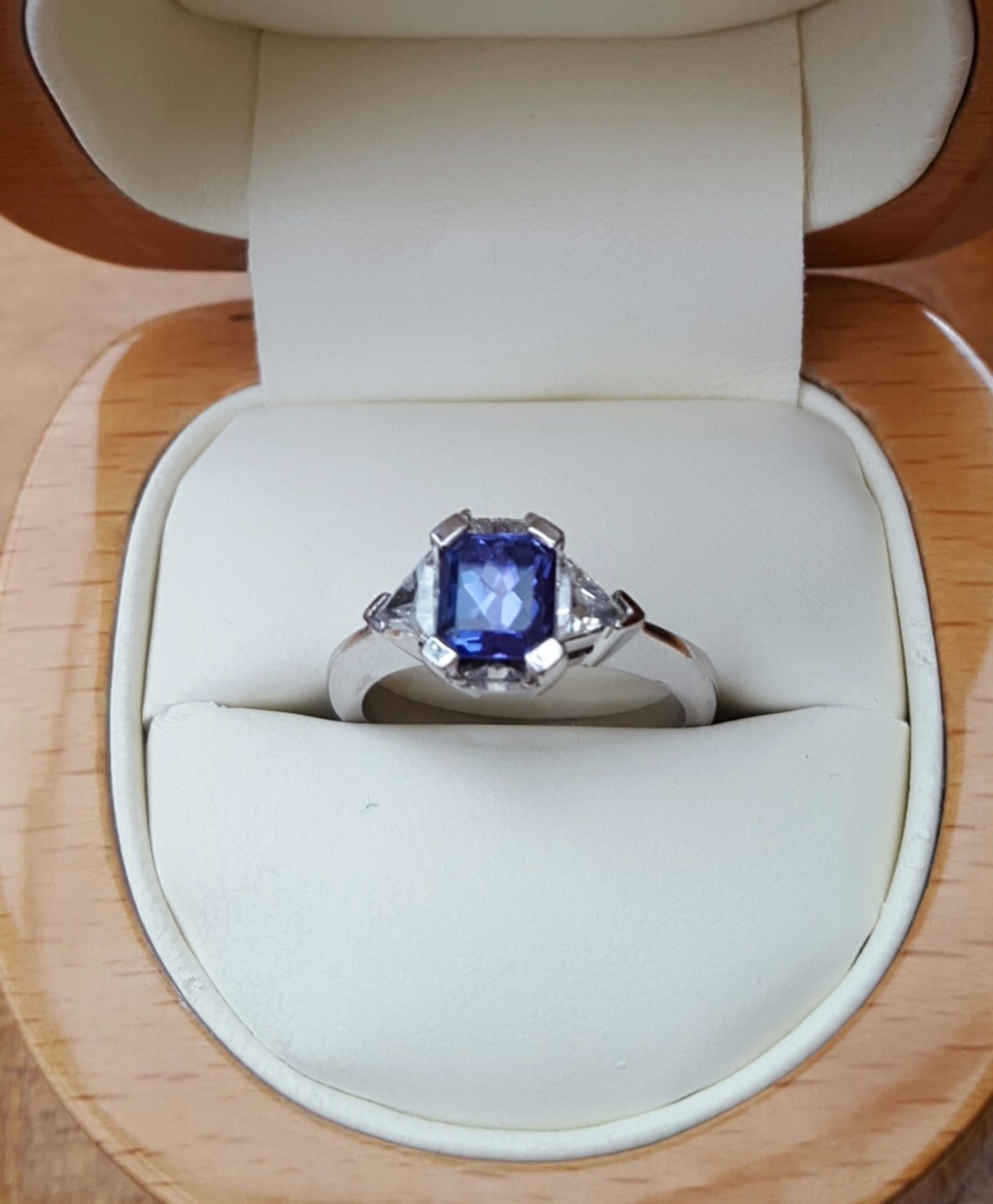 18ct White Gold Birmingham Hallmark Ring UK Size 'N' Tanzanite & 4 Diamonds