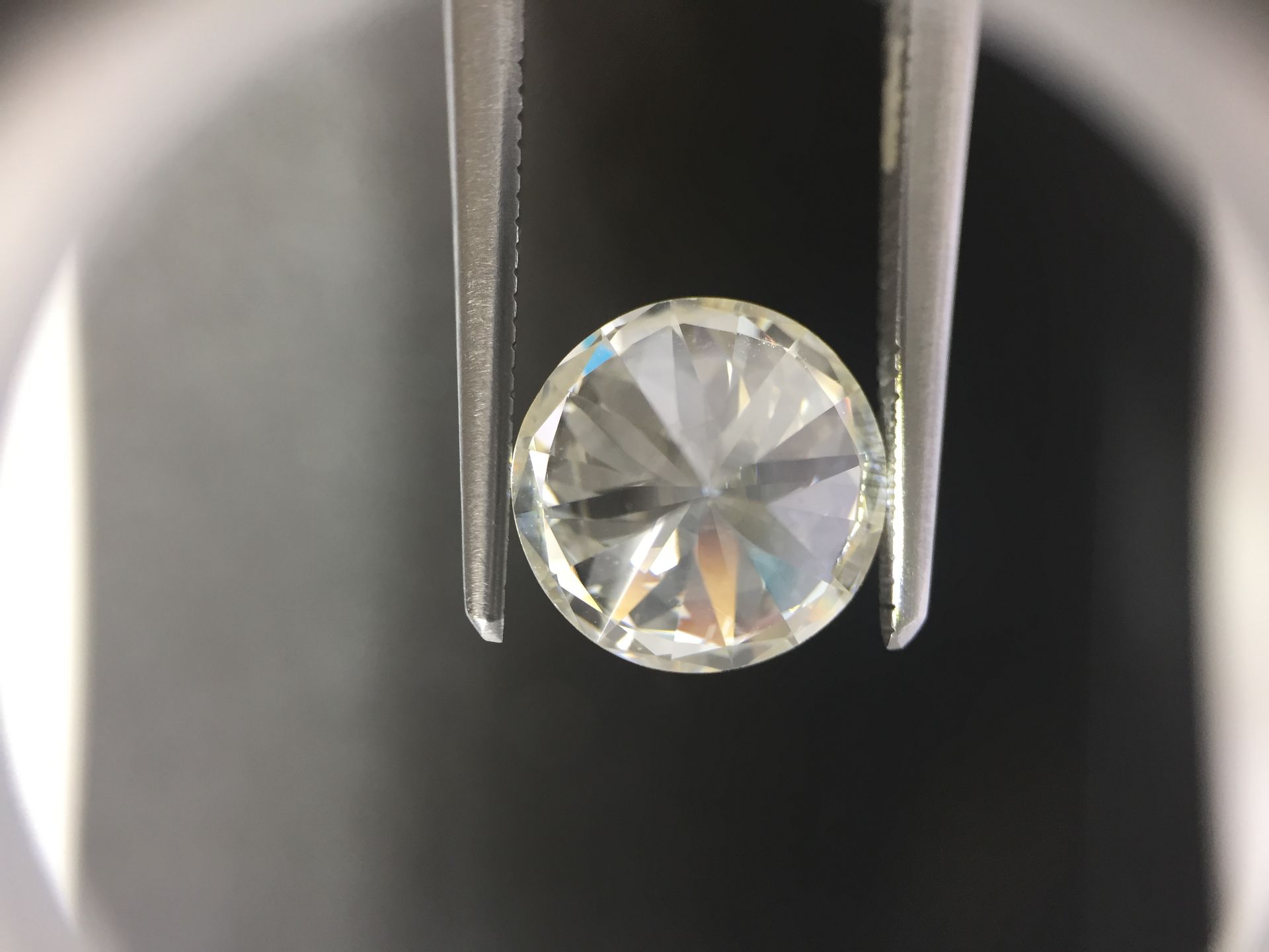 2.00ct brilliant cut diamond. G colour, VVS2 clarity. No certification. Can be used for ring or - Image 2 of 4
