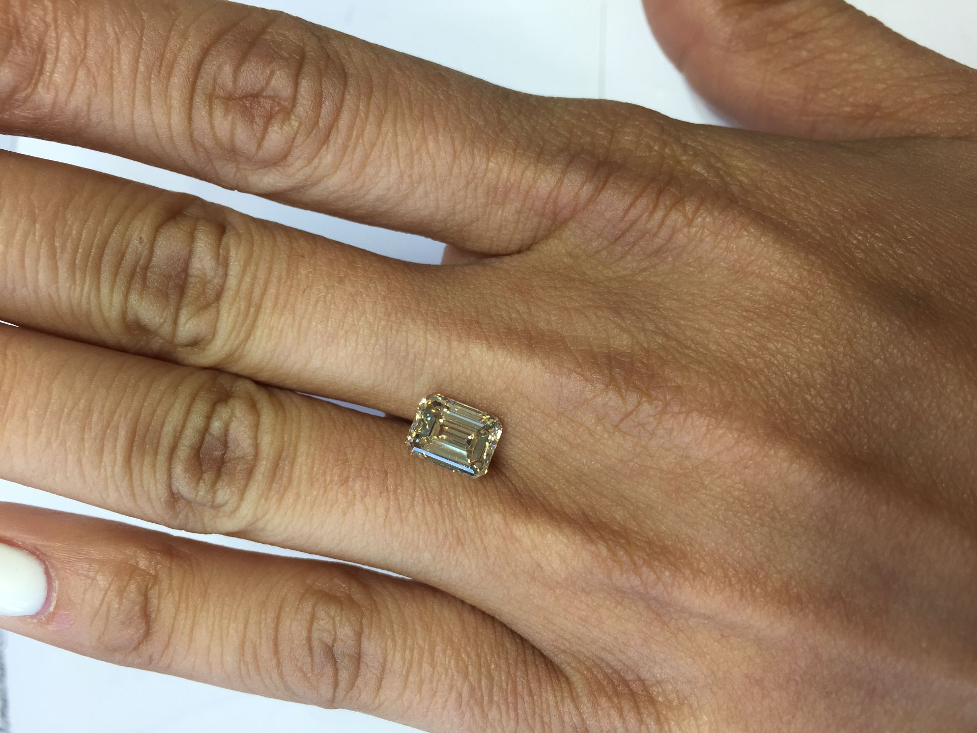 2.00ct emerald cut diamond. N colour, VS1 clarity. No certification. Can be used for ring or pendant - Image 3 of 3