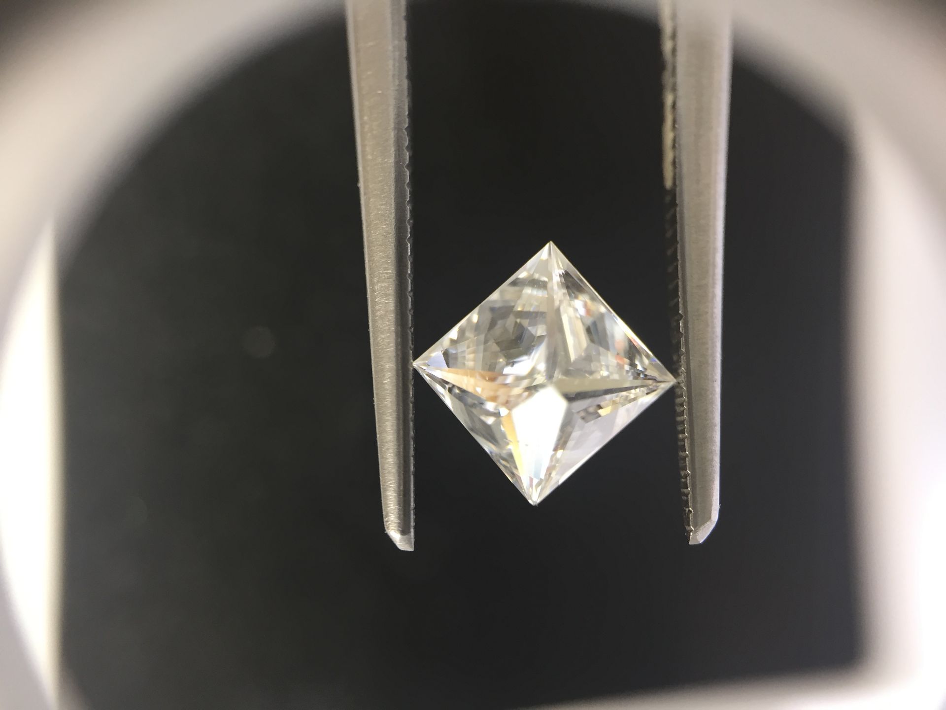 0.96ct princess cut diamond. F colour, SI1 clarity. No certification. Can be used for ring or - Image 2 of 4