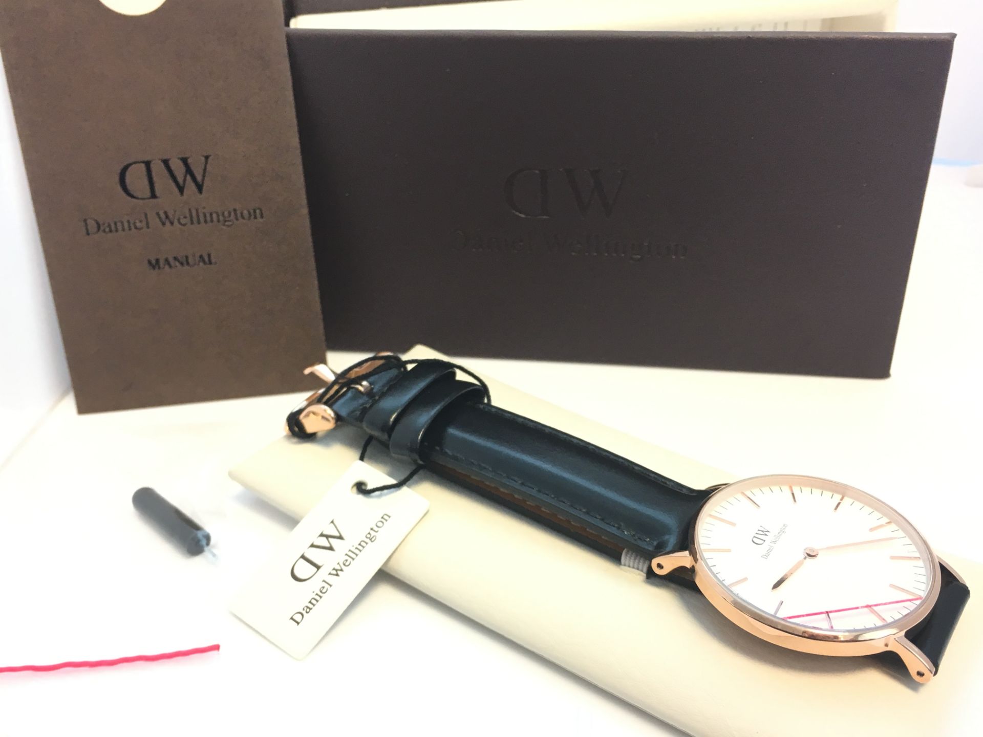 Daniel Wellington Model B36R10 Watch. Brand New in Box with Full Manual/Instructions