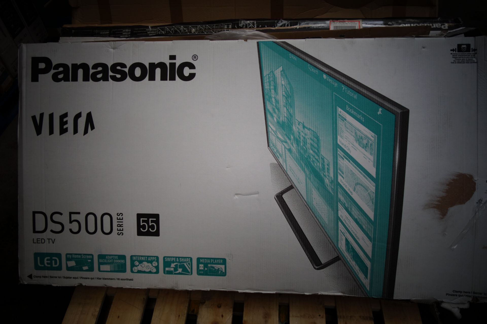 (T41) Panasonic TX-55DS500 55" Full HD Smart LED TV. RRP £799. The VIERA TX-55DS500B offers stunning