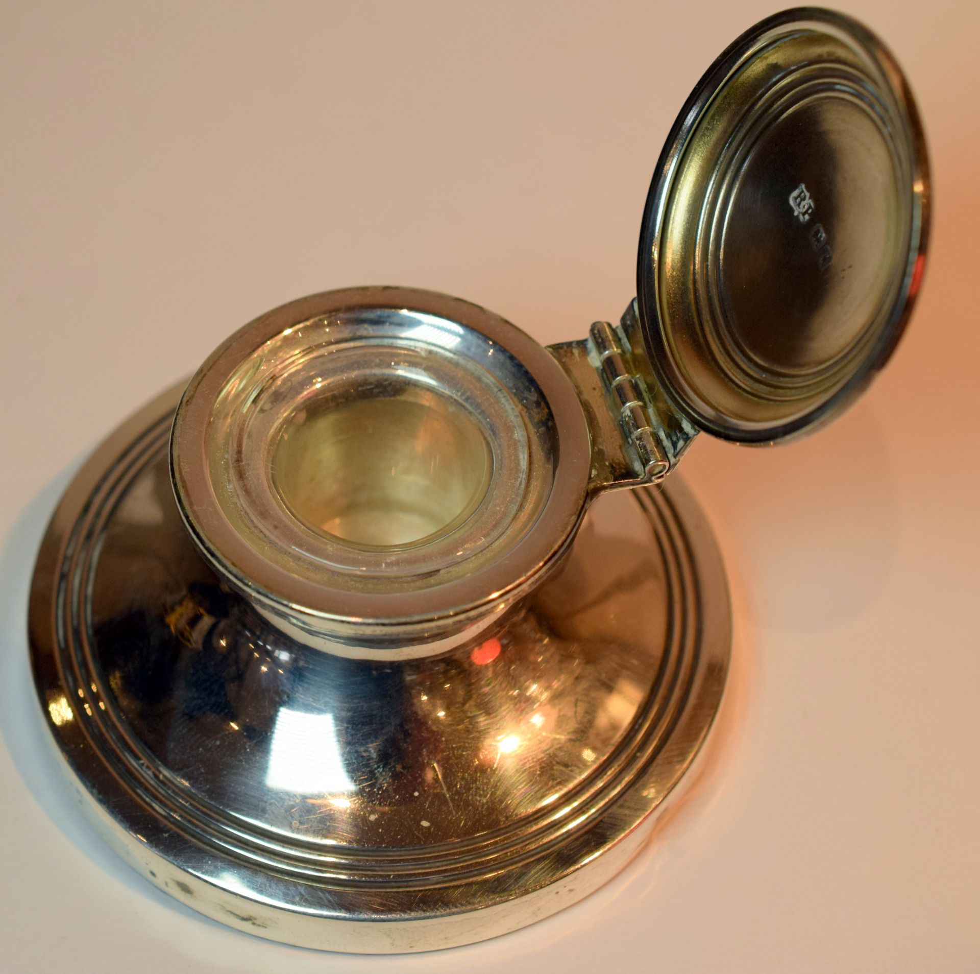 Chester Silver Inkwell With Glass Liner And Silver Plate - Image 5 of 7