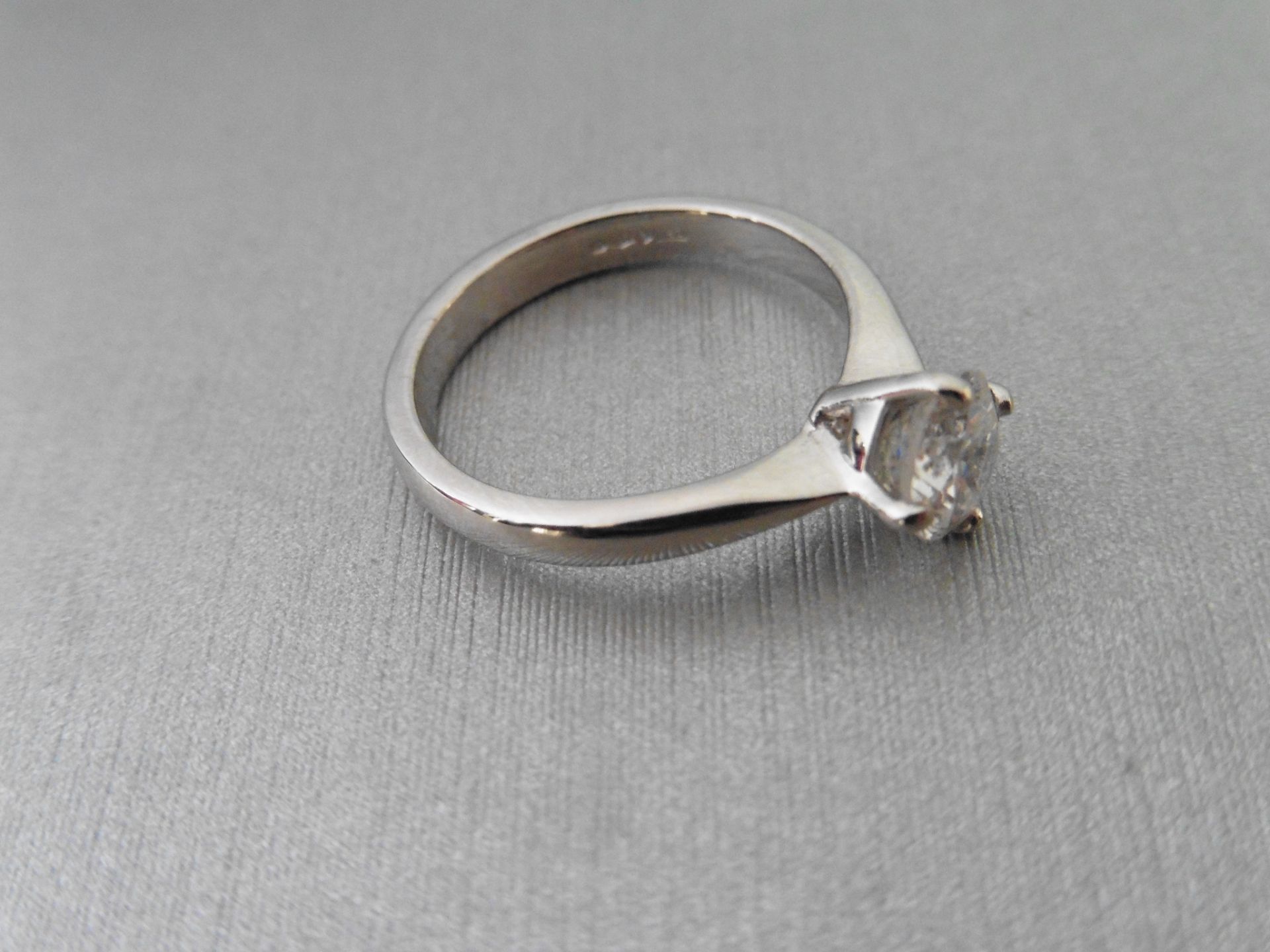 0.91ct Diamond solitaire ring with a brilliant cut diamond, H colour and Si1 clarity. Set in - Image 4 of 4