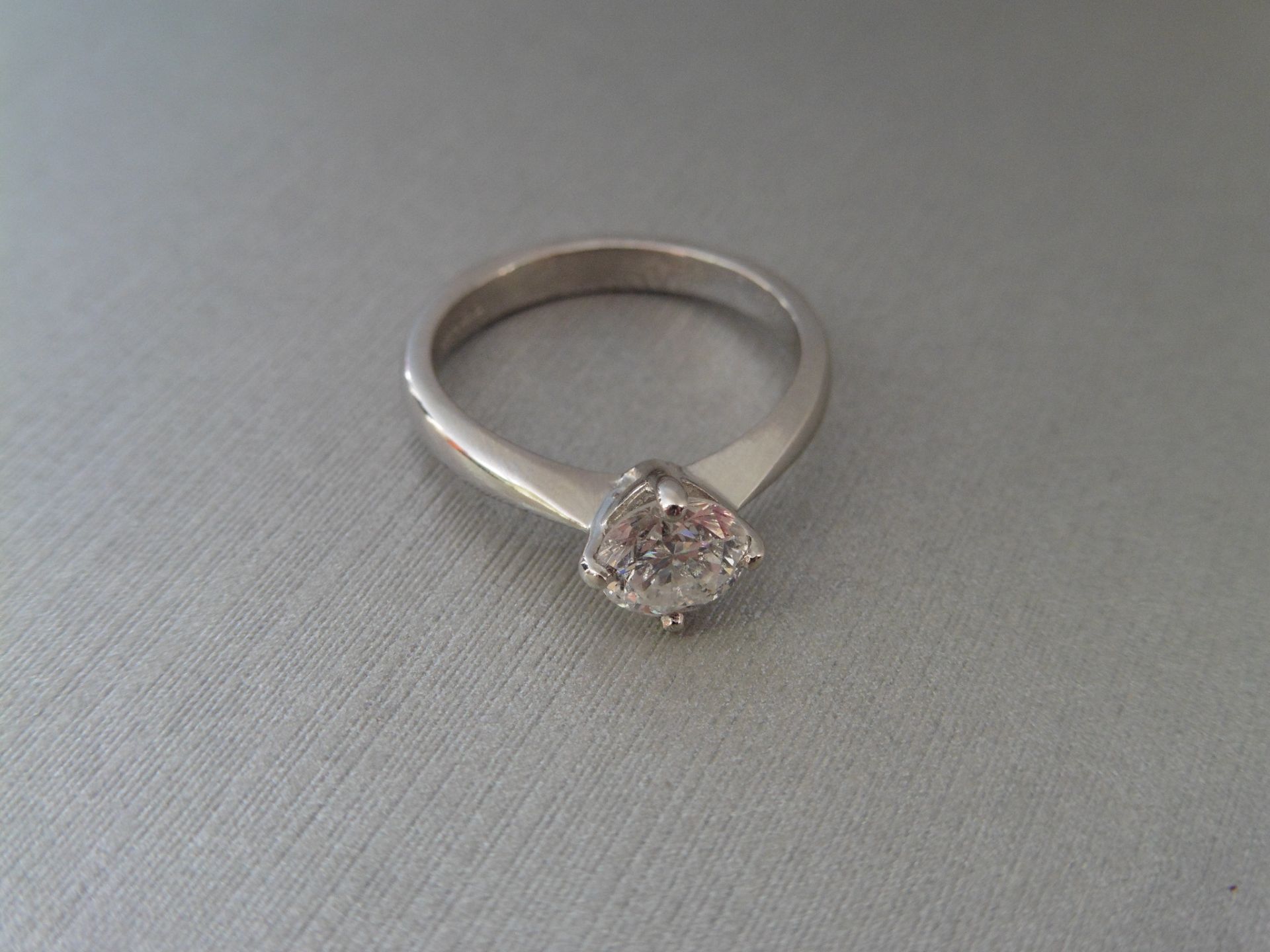 0.91ct Diamond solitaire ring with a brilliant cut diamond, H colour and Si1 clarity. Set in - Image 2 of 4