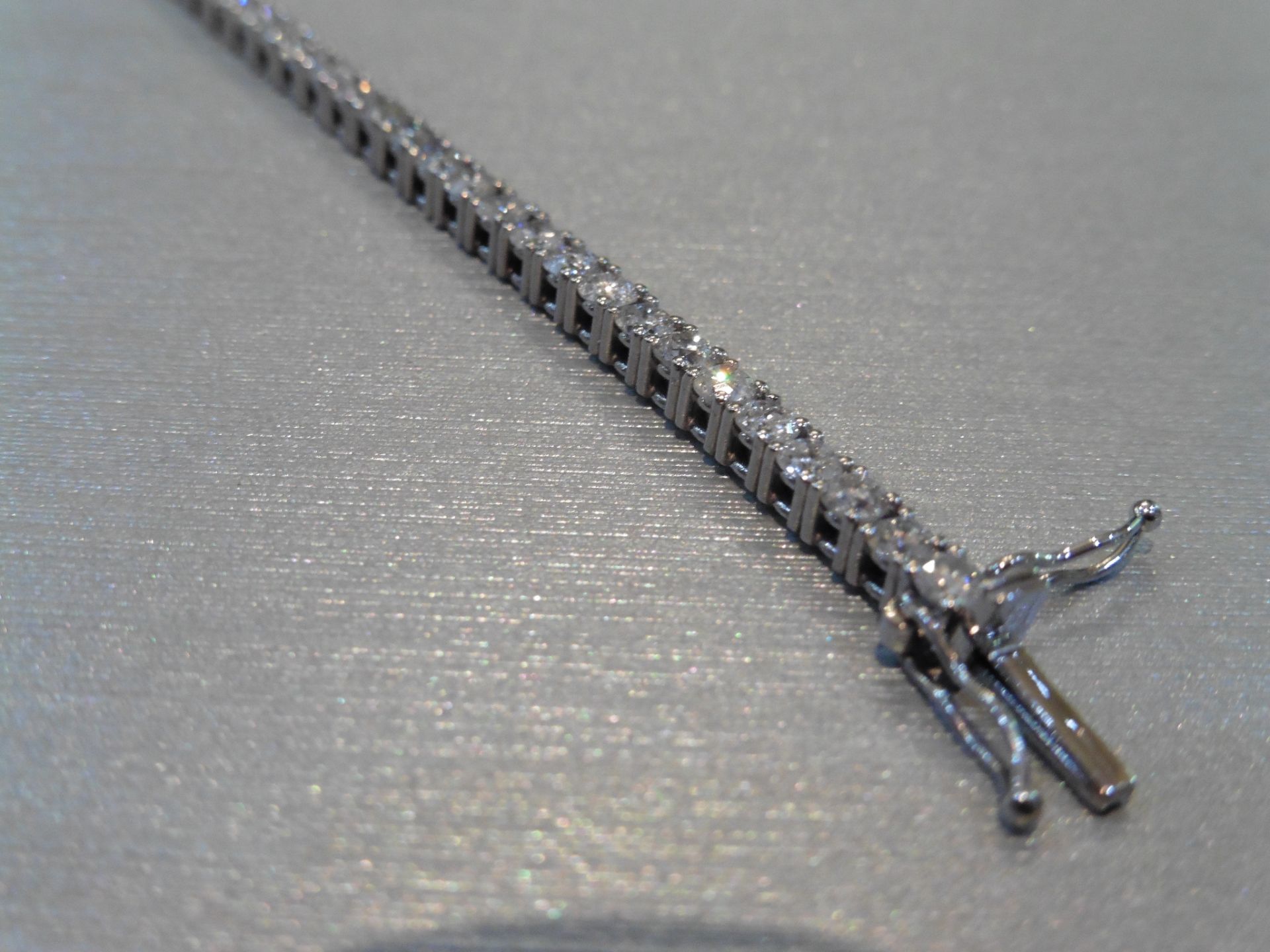 2.30ct Diamond tennis bracelet set with brilliant cut diamonds of H/ I colour, si2 clarity. All - Image 3 of 3