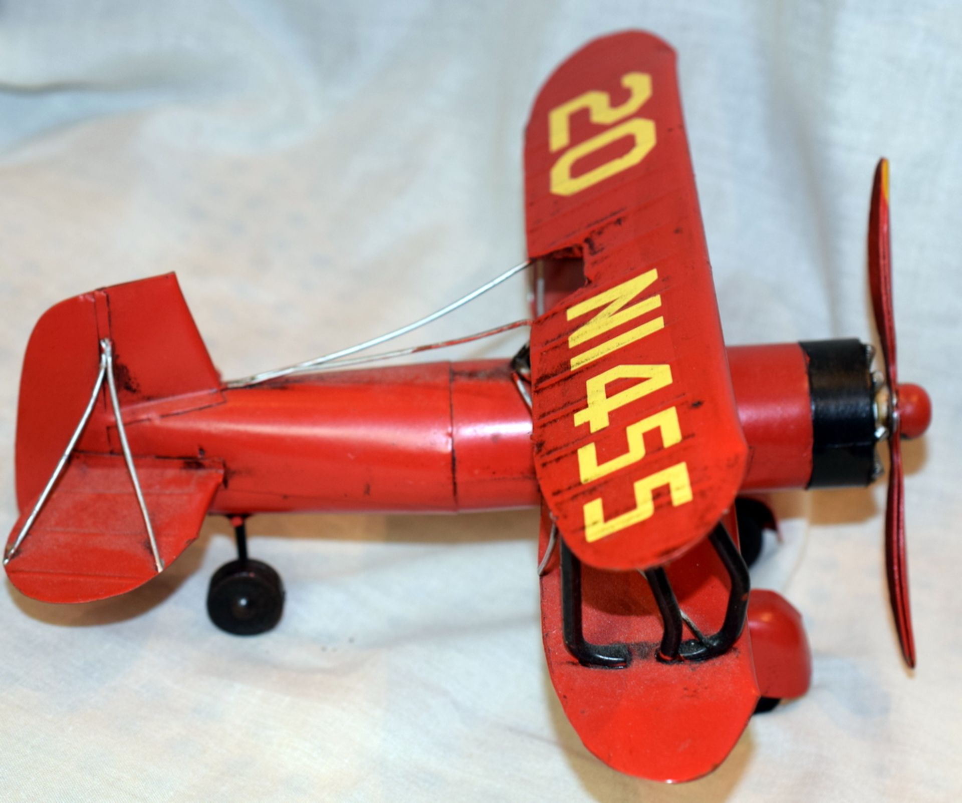 Red Tinplate Biplane - Bild 4 aus 4