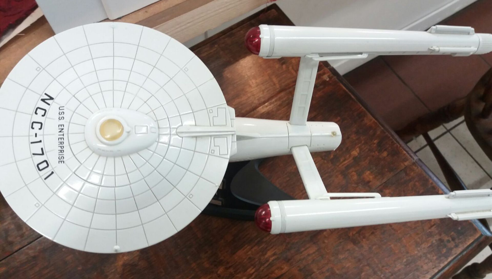 Star Trek Enterprise Anniversary Edition Model - Bild 3 aus 4