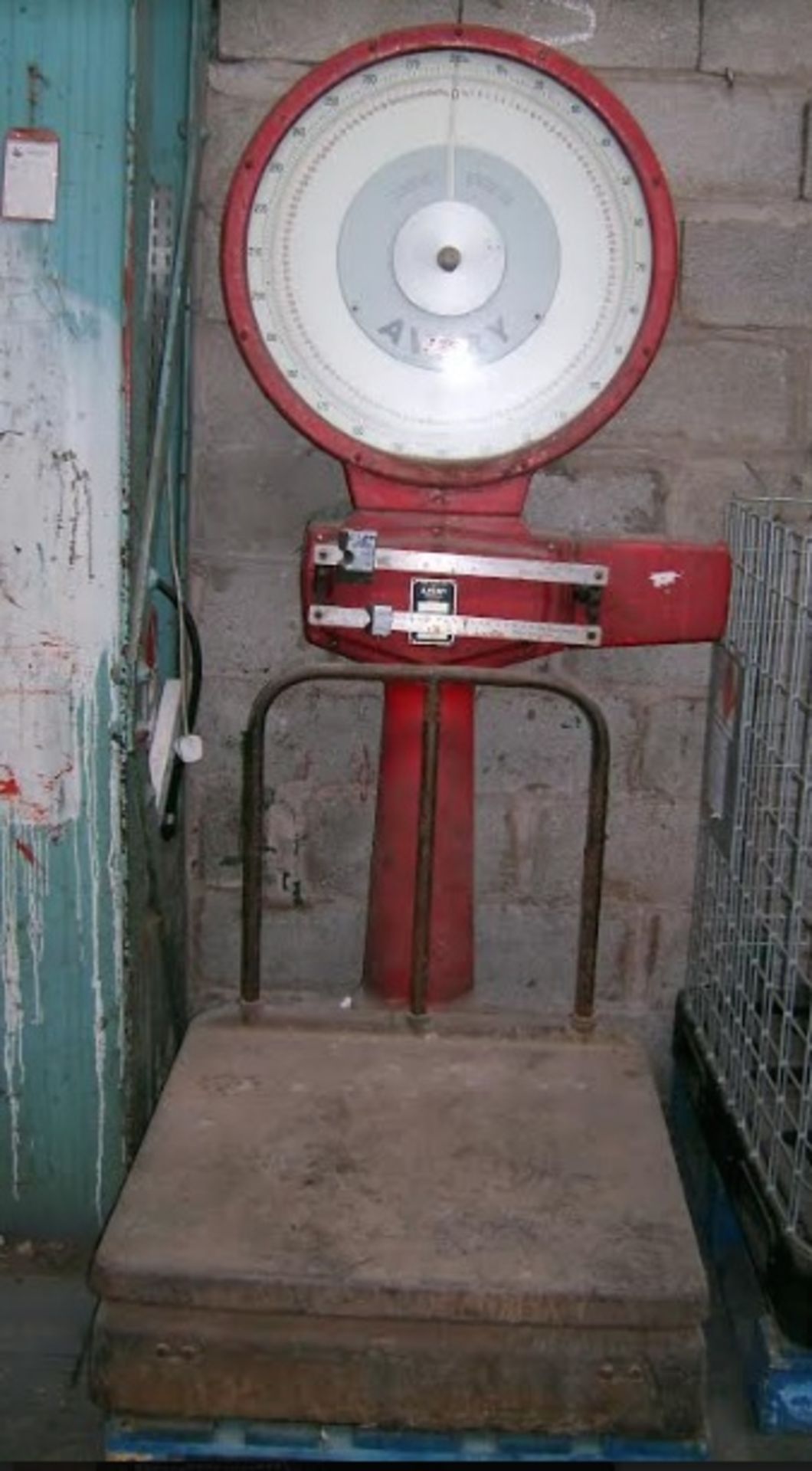 Avery Dial Scale to weigh (125 KG)